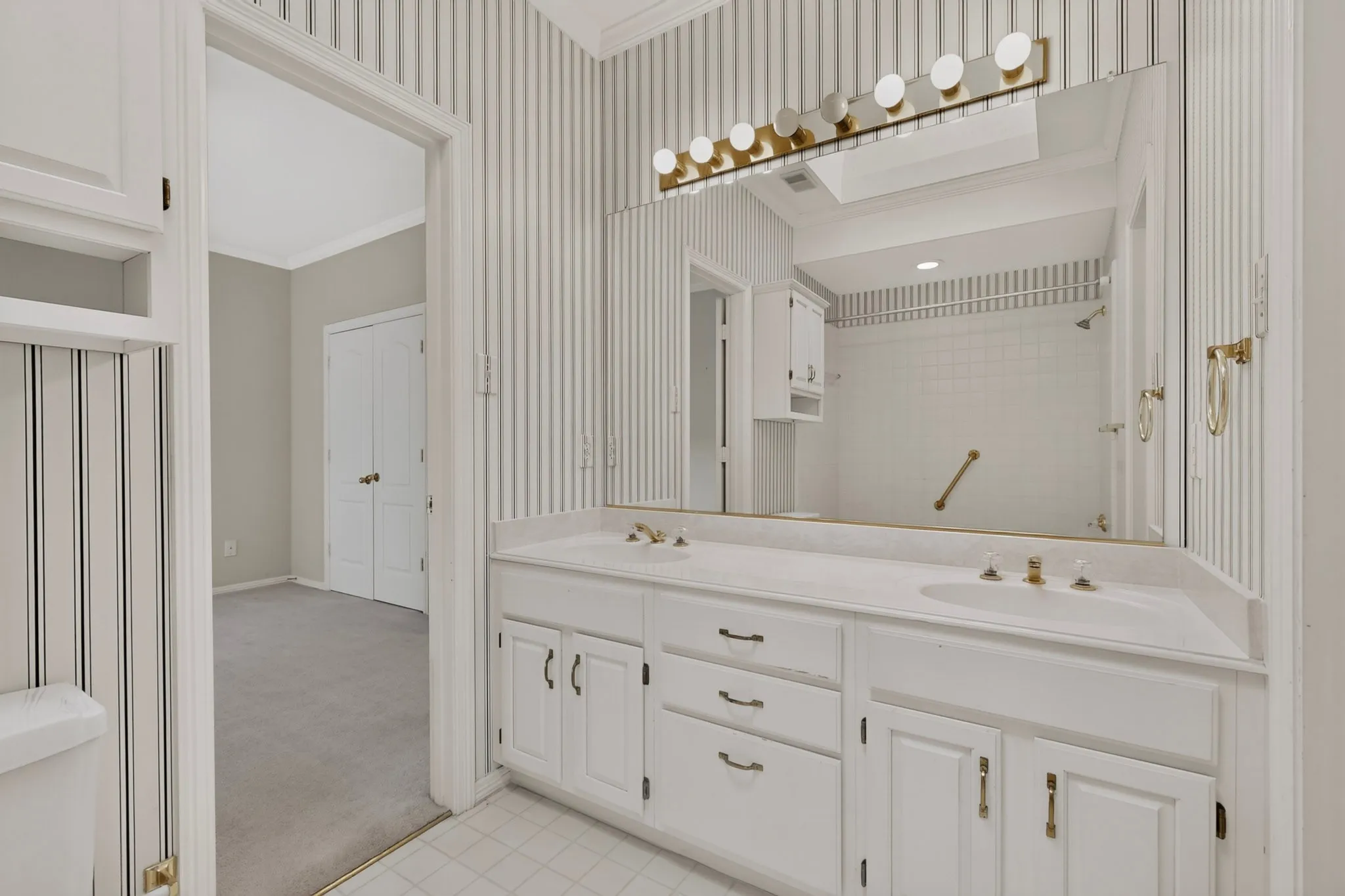 Single Family Residence For Sale in Collin County , 5434 Preston Fairways Circle, Dallas, Texas 75252, 4 Bedroom, 3 Bathroom, 2 Garage spaces, 3,249 Sqft, built in 1991, mls#21322460, Real Estate Agent in Dallas, Homes For Sale in Collin county, Homes For Sale in Dallas, Realtor in Dallas Texas, Real Estate Brokerage Independent Realty Texas, Luminita Cordes Realtor