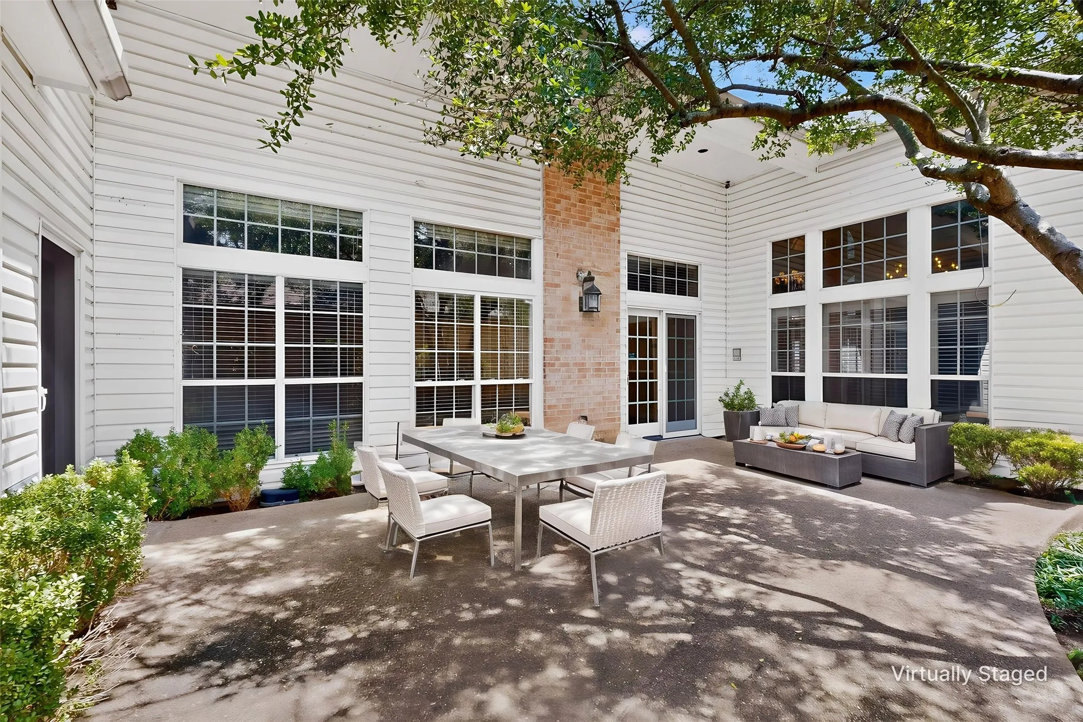Single Family Residence For Sale in Collin County , 5434 Preston Fairways Circle, Dallas, Texas 75252, 4 Bedroom, 3 Bathroom, 2 Garage spaces, 3,249 Sqft, built in 1991, mls#21322460, Real Estate Agent in Dallas, Homes For Sale in Collin county, Homes For Sale in Dallas, Realtor in Dallas Texas, Real Estate Brokerage Independent Realty Texas, Luminita Cordes Realtor