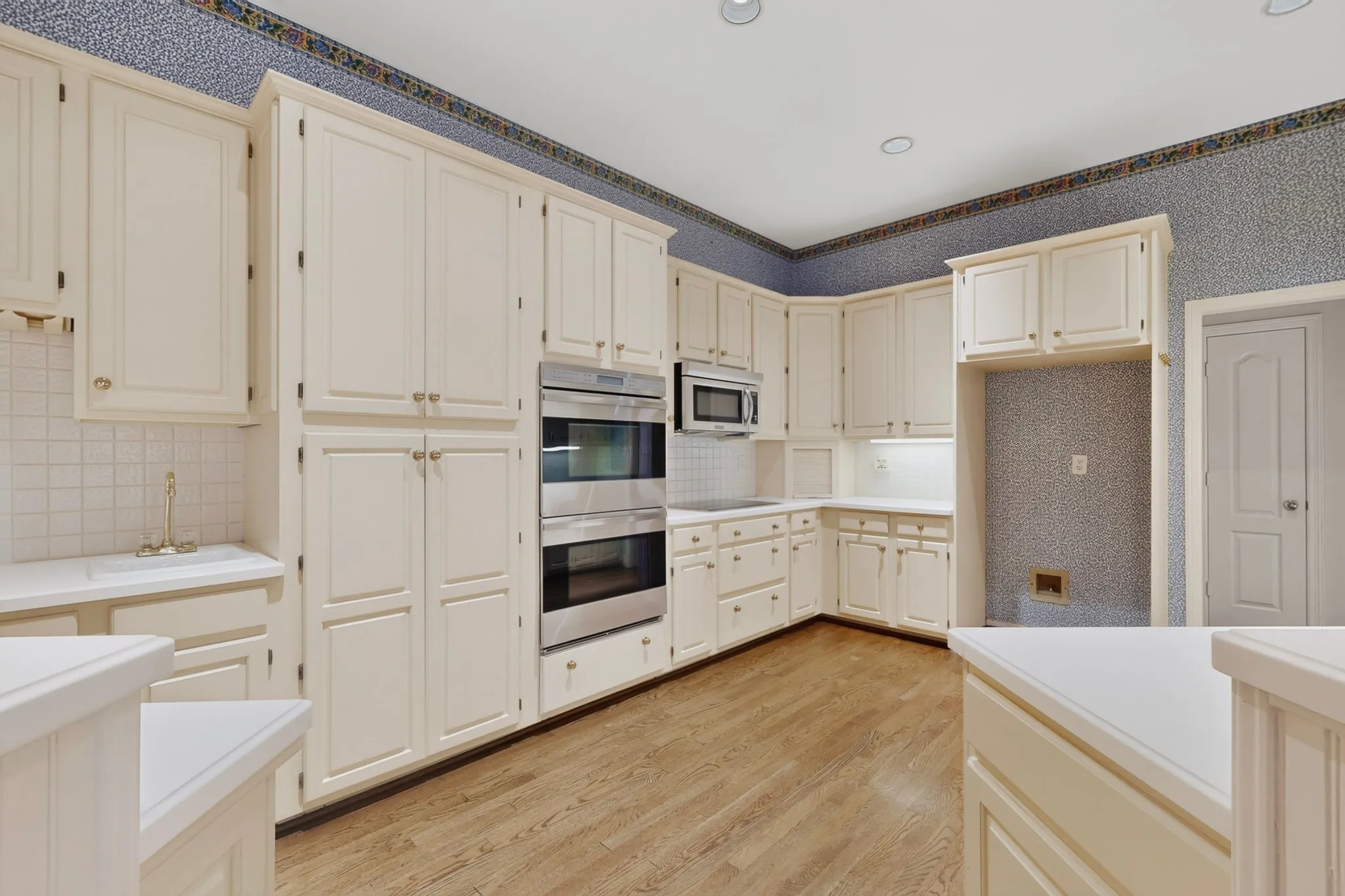 Single Family Residence For Sale in Collin County , 5434 Preston Fairways Circle, Dallas, Texas 75252, 4 Bedroom, 3 Bathroom, 2 Garage spaces, 3,249 Sqft, built in 1991, mls#21322460, Real Estate Agent in Dallas, Homes For Sale in Collin county, Homes For Sale in Dallas, Realtor in Dallas Texas, Real Estate Brokerage Independent Realty Texas, Luminita Cordes Realtor