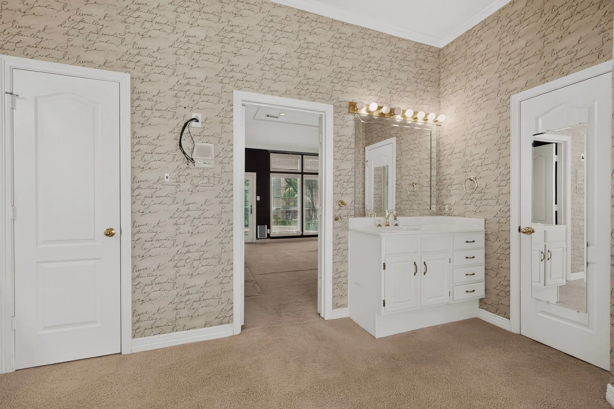 Single Family Residence For Sale in Collin County , 5434 Preston Fairways Circle, Dallas, Texas 75252, 4 Bedroom, 3 Bathroom, 2 Garage spaces, 3,249 Sqft, built in 1991, mls#21322460, Real Estate Agent in Dallas, Homes For Sale in Collin county, Homes For Sale in Dallas, Realtor in Dallas Texas, Real Estate Brokerage Independent Realty Texas, Luminita Cordes Realtor