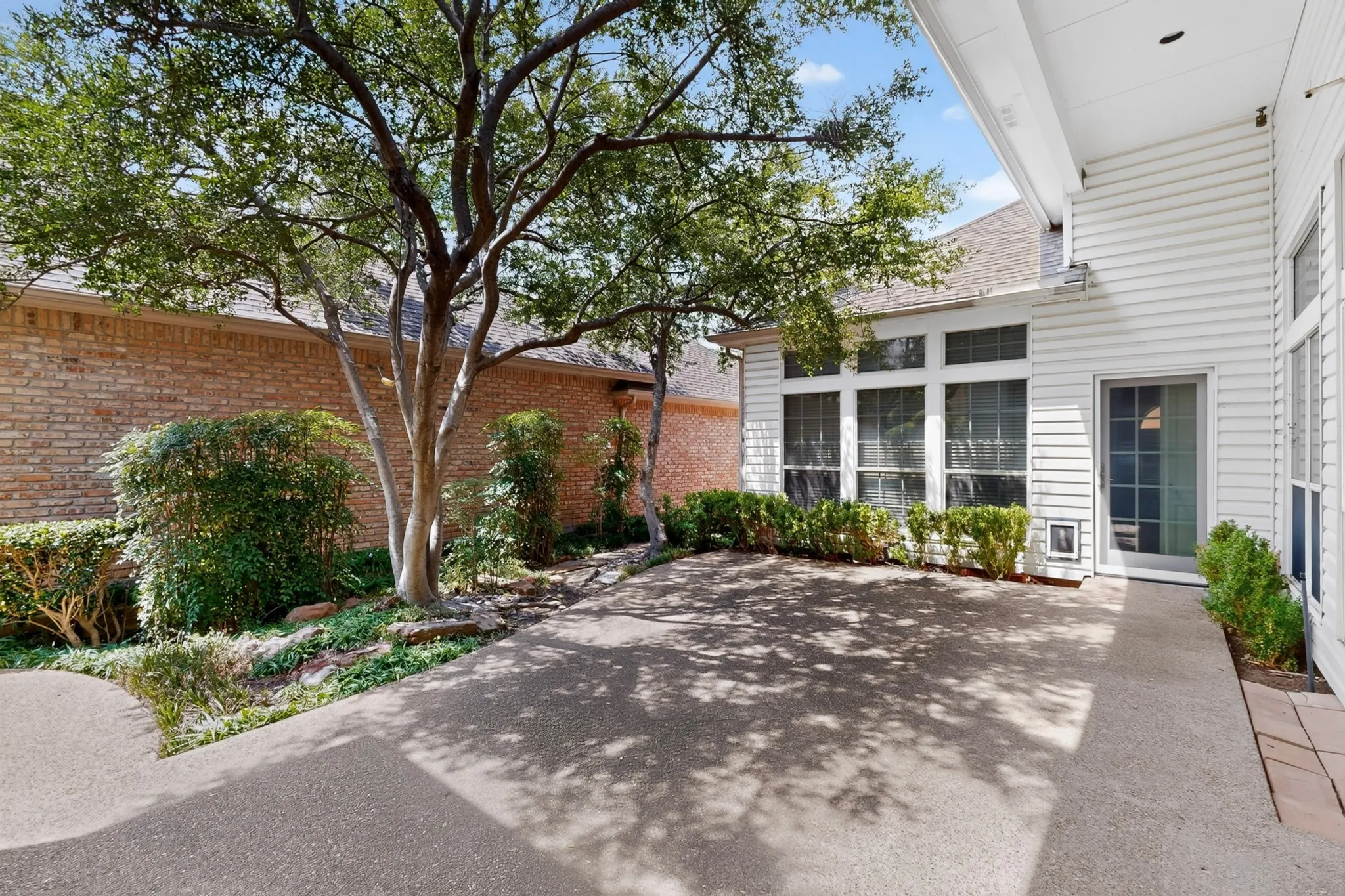 Single Family Residence For Sale in Collin County , 5434 Preston Fairways Circle, Dallas, Texas 75252, 4 Bedroom, 3 Bathroom, 2 Garage spaces, 3,249 Sqft, built in 1991, mls#21322460, Real Estate Agent in Dallas, Homes For Sale in Collin county, Homes For Sale in Dallas, Realtor in Dallas Texas, Real Estate Brokerage Independent Realty Texas, Luminita Cordes Realtor