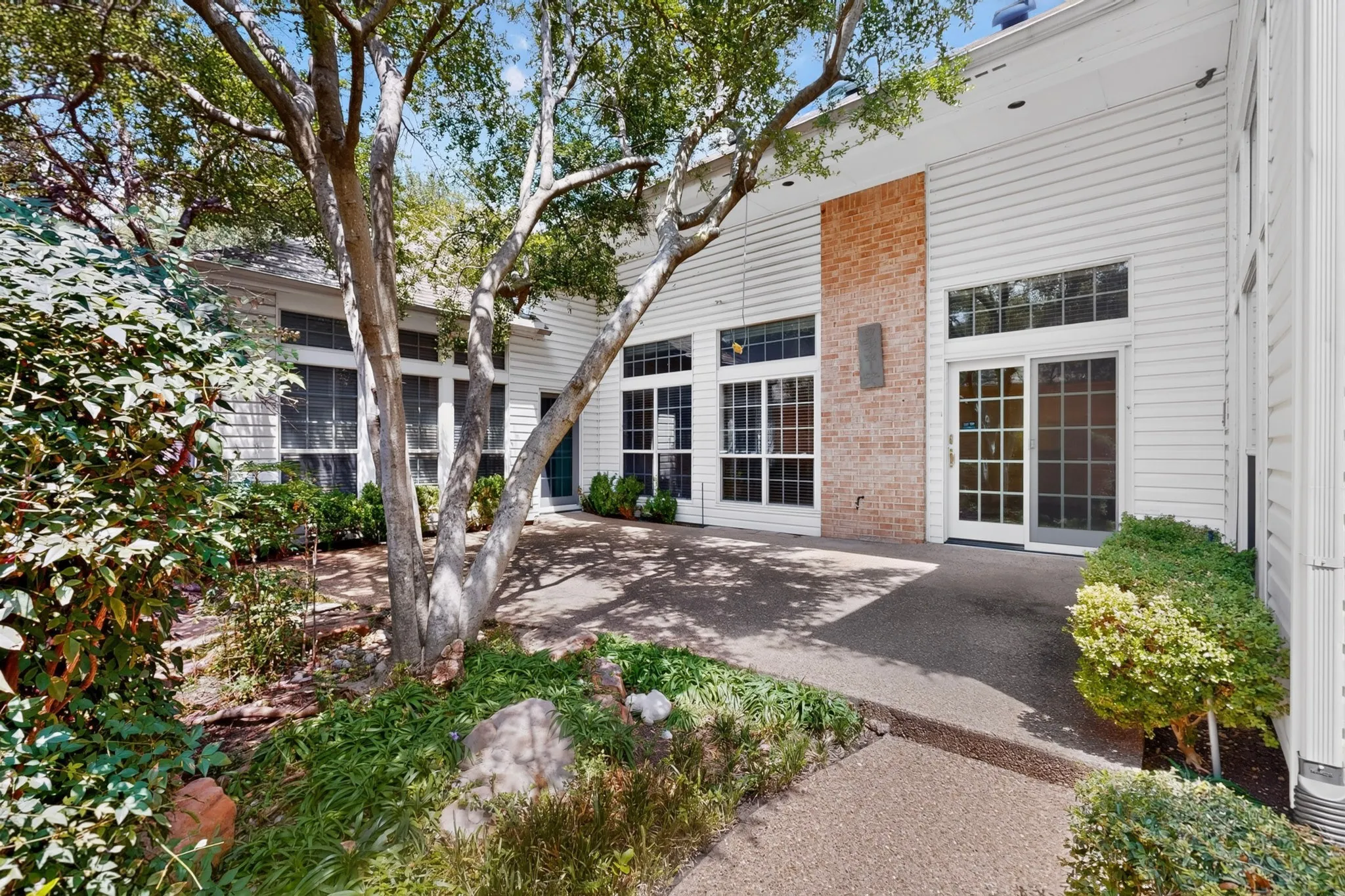 Single Family Residence For Sale in Collin County , 5434 Preston Fairways Circle, Dallas, Texas 75252, 4 Bedroom, 3 Bathroom, 2 Garage spaces, 3,249 Sqft, built in 1991, mls#21322460, Real Estate Agent in Dallas, Homes For Sale in Collin county, Homes For Sale in Dallas, Realtor in Dallas Texas, Real Estate Brokerage Independent Realty Texas, Luminita Cordes Realtor