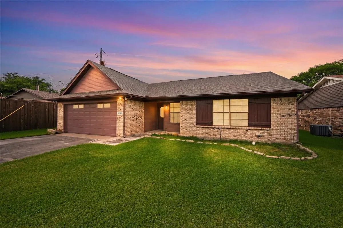 Single Family Residence For Sale in Tarrant County , 8245 Ulster Drive, North Richland Hills, Texas 76180, 3 Bedroom, 2 Bathroom, 2 Garage spaces, 1,398 Sqft, built in 1983, mls#21333246, Real Estate Agent in North Richland Hills, Homes For Sale in Tarrant county, Homes For Sale in North Richland Hills, Realtor in North Richland Hills Texas, Real Estate Brokerage Independent Realty Texas, Luminita Cordes Realtor