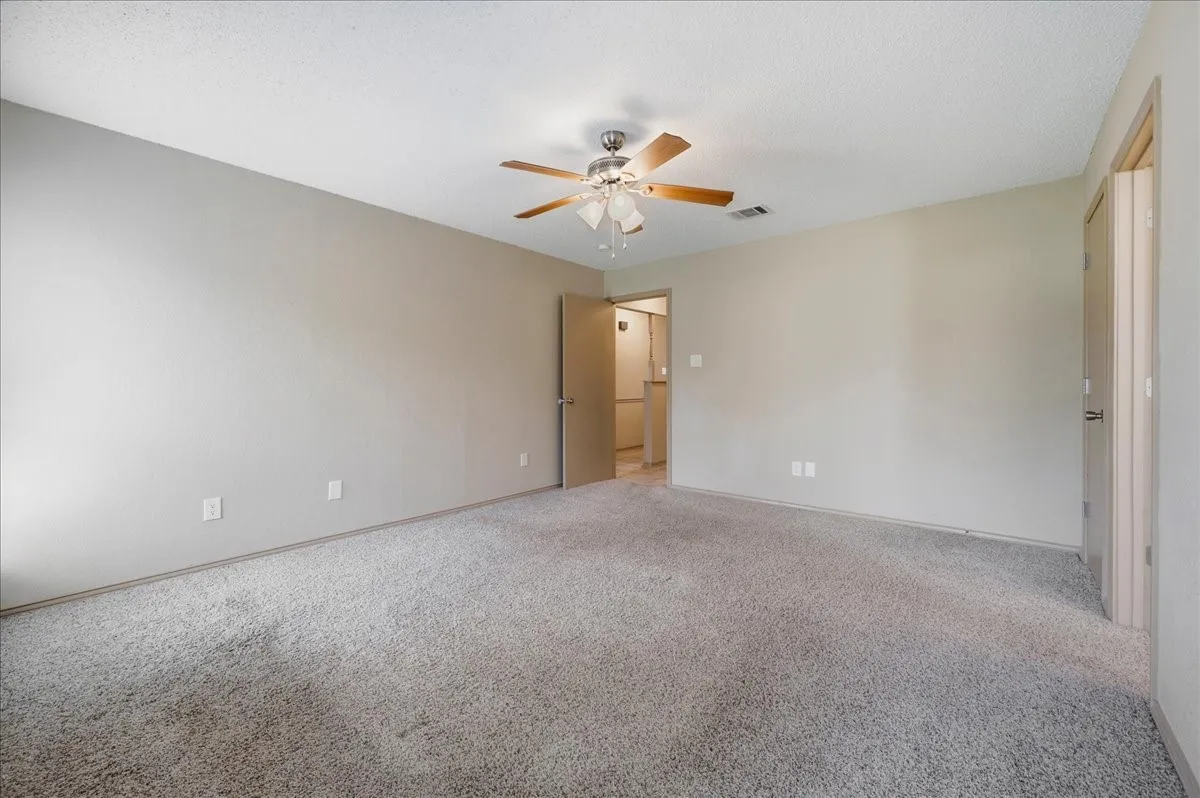 Single Family Residence For Sale in Tarrant County , 8245 Ulster Drive, North Richland Hills, Texas 76180, 3 Bedroom, 2 Bathroom, 2 Garage spaces, 1,398 Sqft, built in 1983, mls#21333246, Real Estate Agent in North Richland Hills, Homes For Sale in Tarrant county, Homes For Sale in North Richland Hills, Realtor in North Richland Hills Texas, Real Estate Brokerage Independent Realty Texas, Luminita Cordes Realtor