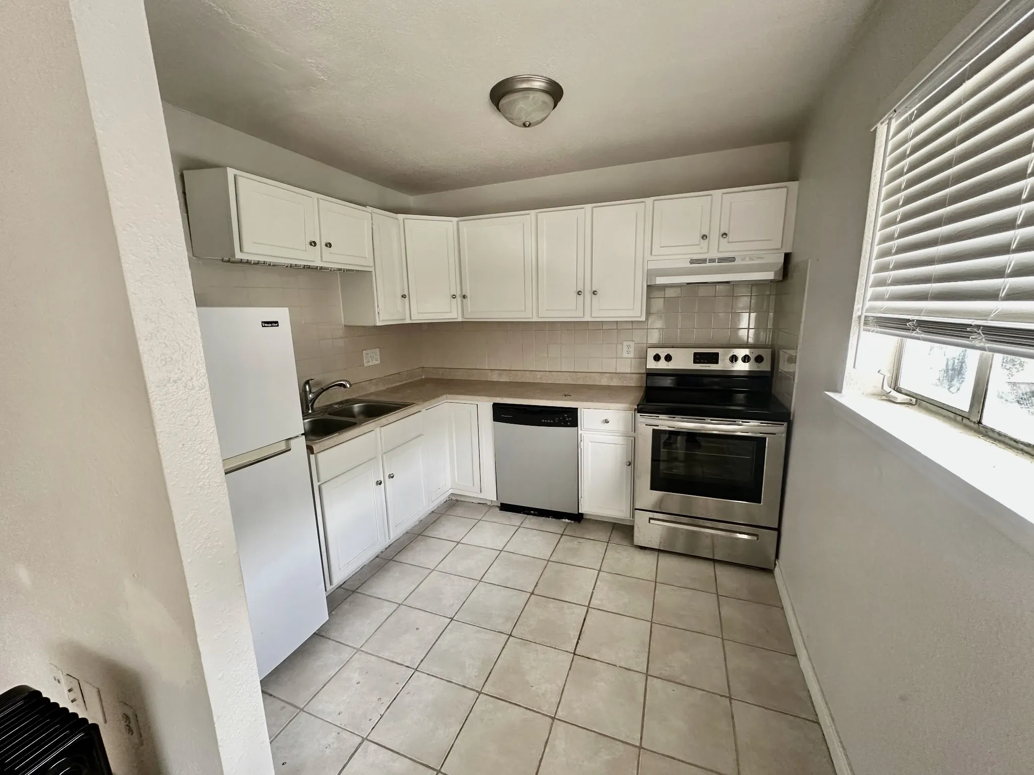 Apartment For Rent in Dallas County , 4115 Douglas 204, Dallas, Texas 75219, 1 Bedroom, 1 Bathroom, Garage spaces, 511 Sqft, built in 1950, mls#21333105, Real Estate Agent in Dallas, Homes For Rent in Dallas county, Homes For Rent in Dallas, Realtor in Dallas Texas, Real Estate Brokerage Independent Realty Texas, Luminita Cordes Realtor
