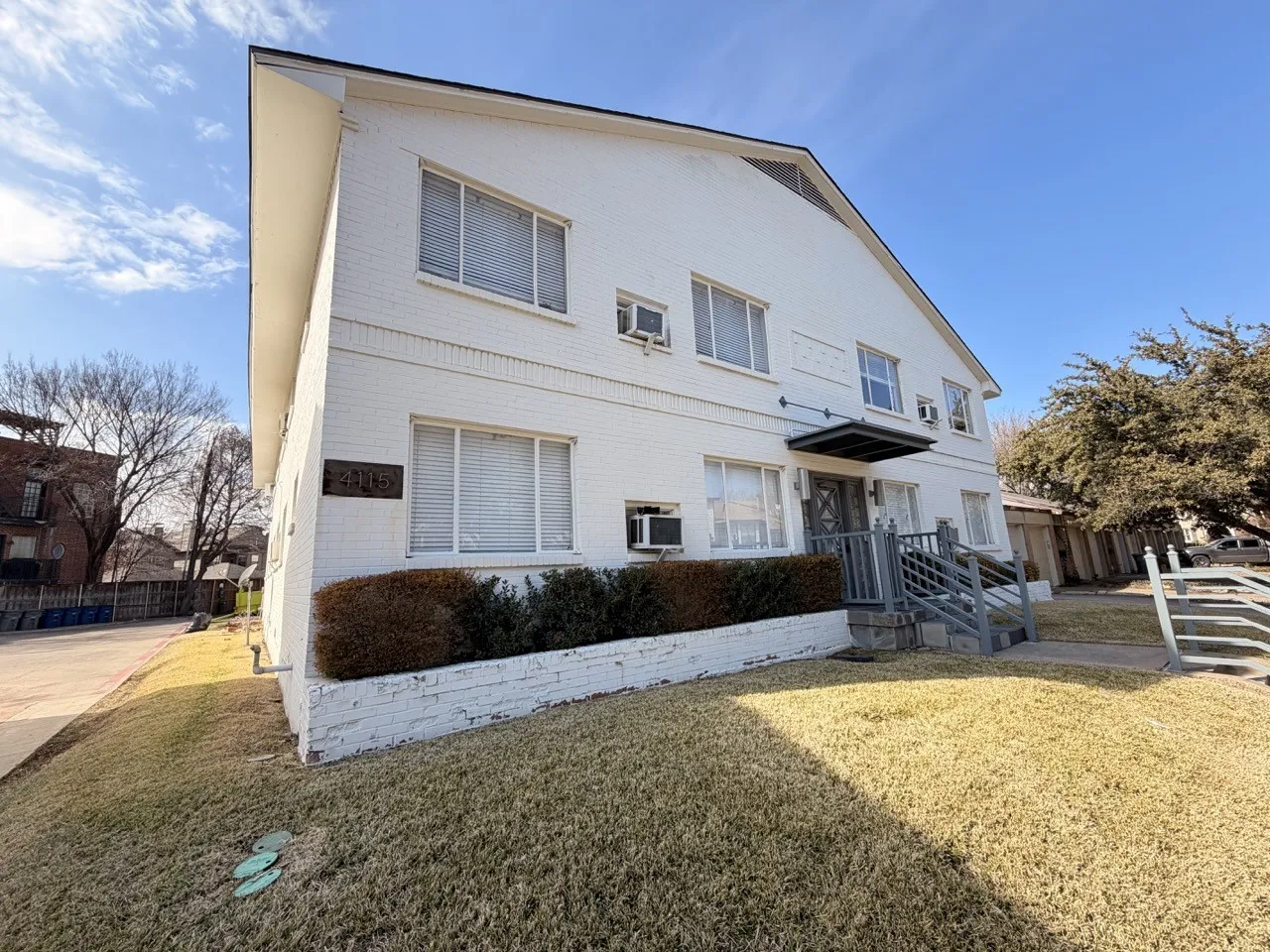 Apartment For Rent in Dallas County , 4115 Douglas 204, Dallas, Texas 75219, 1 Bedroom, 1 Bathroom, Garage spaces, 511 Sqft, built in 1950, mls#21333105, Real Estate Agent in Dallas, Homes For Rent in Dallas county, Homes For Rent in Dallas, Realtor in Dallas Texas, Real Estate Brokerage Independent Realty Texas, Luminita Cordes Realtor