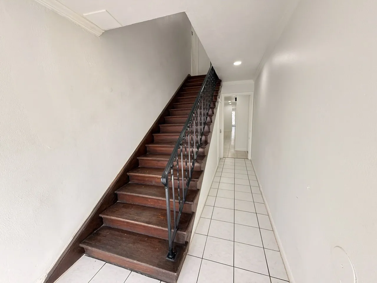 Apartment For Rent in Dallas County , 4115 Douglas 204, Dallas, Texas 75219, 1 Bedroom, 1 Bathroom, Garage spaces, 511 Sqft, built in 1950, mls#21333105, Real Estate Agent in Dallas, Homes For Rent in Dallas county, Homes For Rent in Dallas, Realtor in Dallas Texas, Real Estate Brokerage Independent Realty Texas, Luminita Cordes Realtor