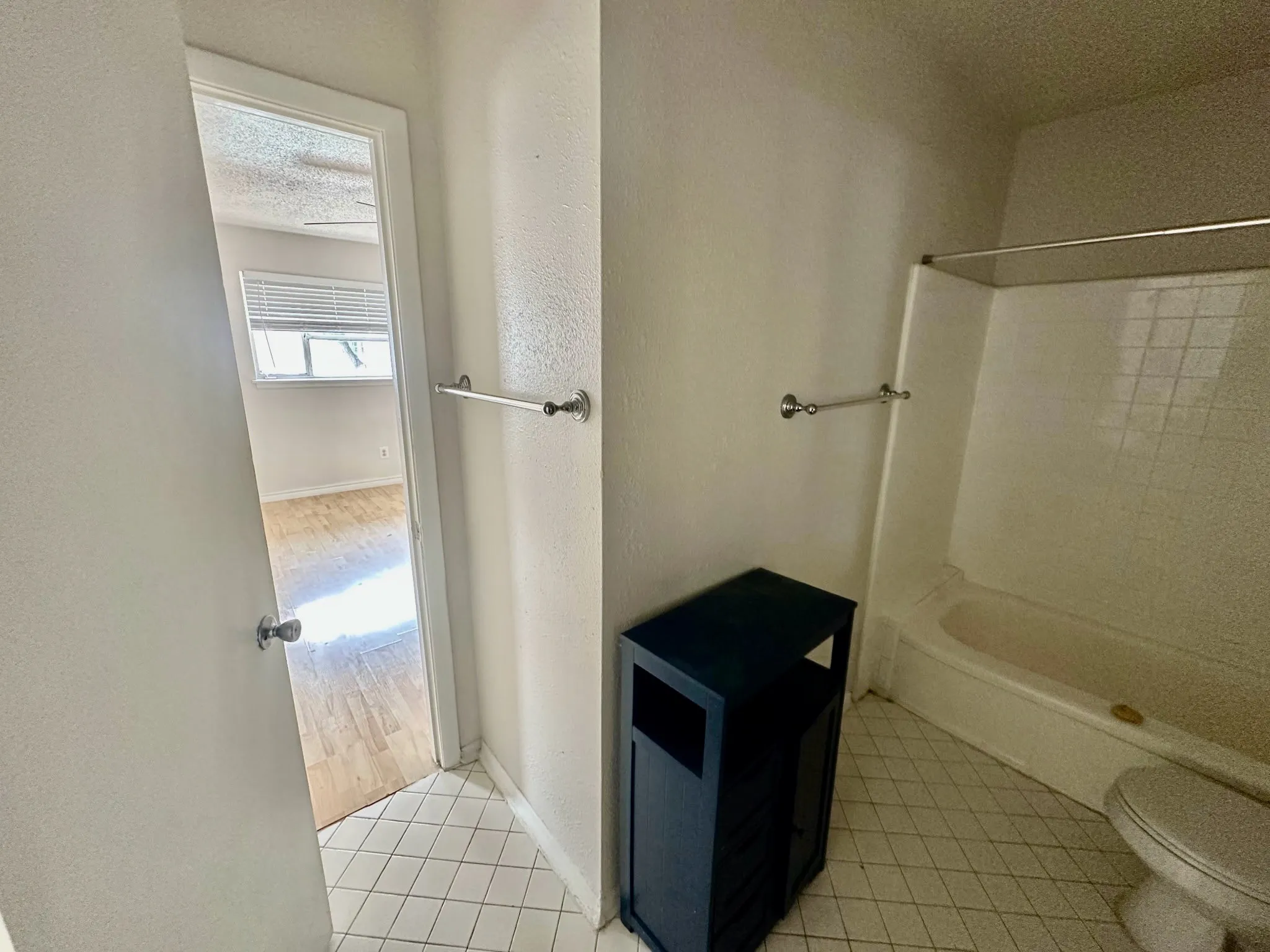 Apartment For Rent in Dallas County , 4115 Douglas 204, Dallas, Texas 75219, 1 Bedroom, 1 Bathroom, Garage spaces, 511 Sqft, built in 1950, mls#21333105, Real Estate Agent in Dallas, Homes For Rent in Dallas county, Homes For Rent in Dallas, Realtor in Dallas Texas, Real Estate Brokerage Independent Realty Texas, Luminita Cordes Realtor