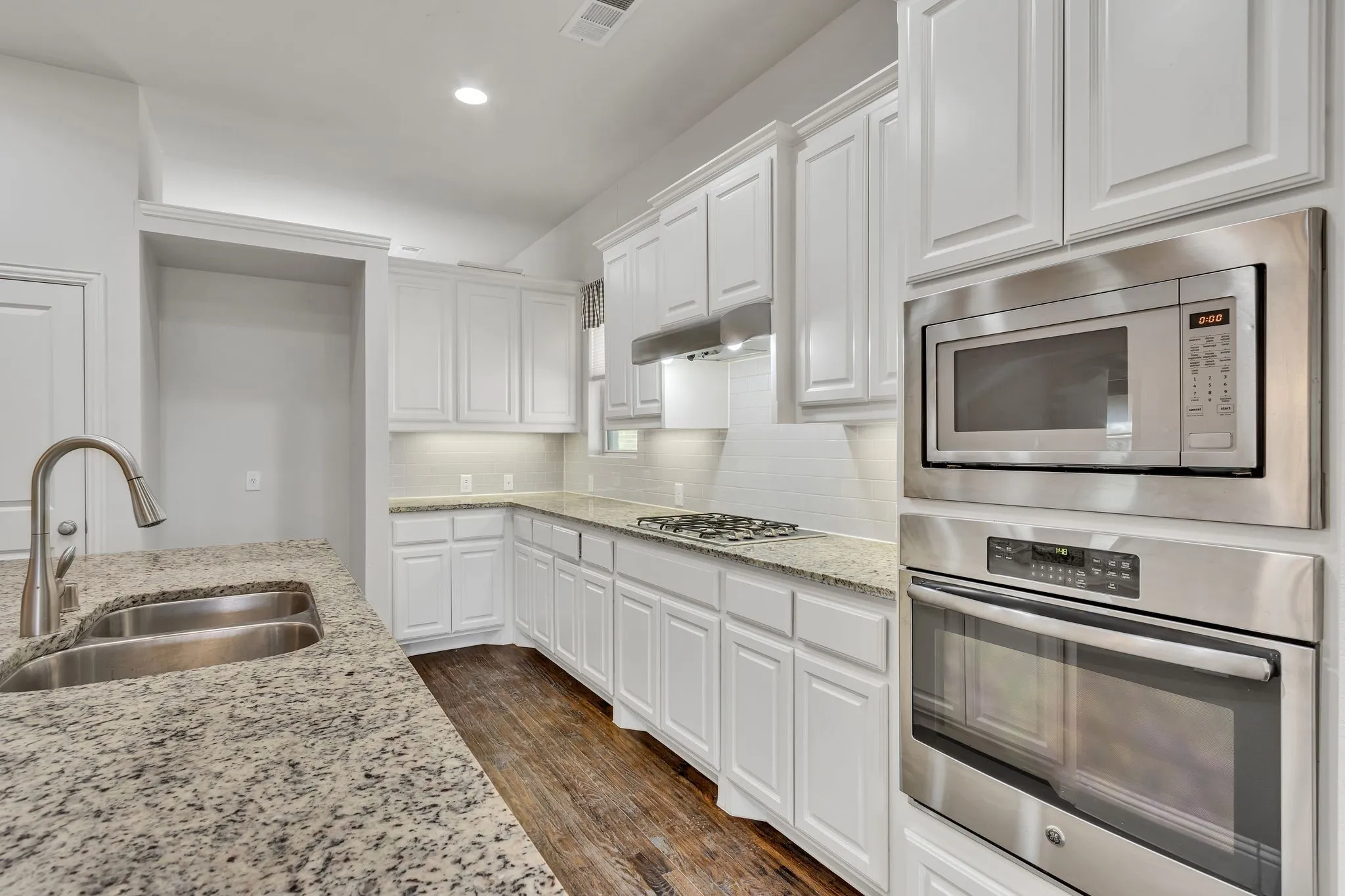 Single Family Residence For Rent in Denton County , 120 Lilypad Bend, Argyle, Texas 76226, 3 Bedroom, 3 Bathroom, 2 Garage spaces, 2,289 Sqft, built in 2013, mls#21333256, Real Estate Agent in Argyle, Homes For Rent in Denton county, Homes For Rent in Argyle, Realtor in Argyle Texas, Real Estate Brokerage Independent Realty Texas, Luminita Cordes Realtor