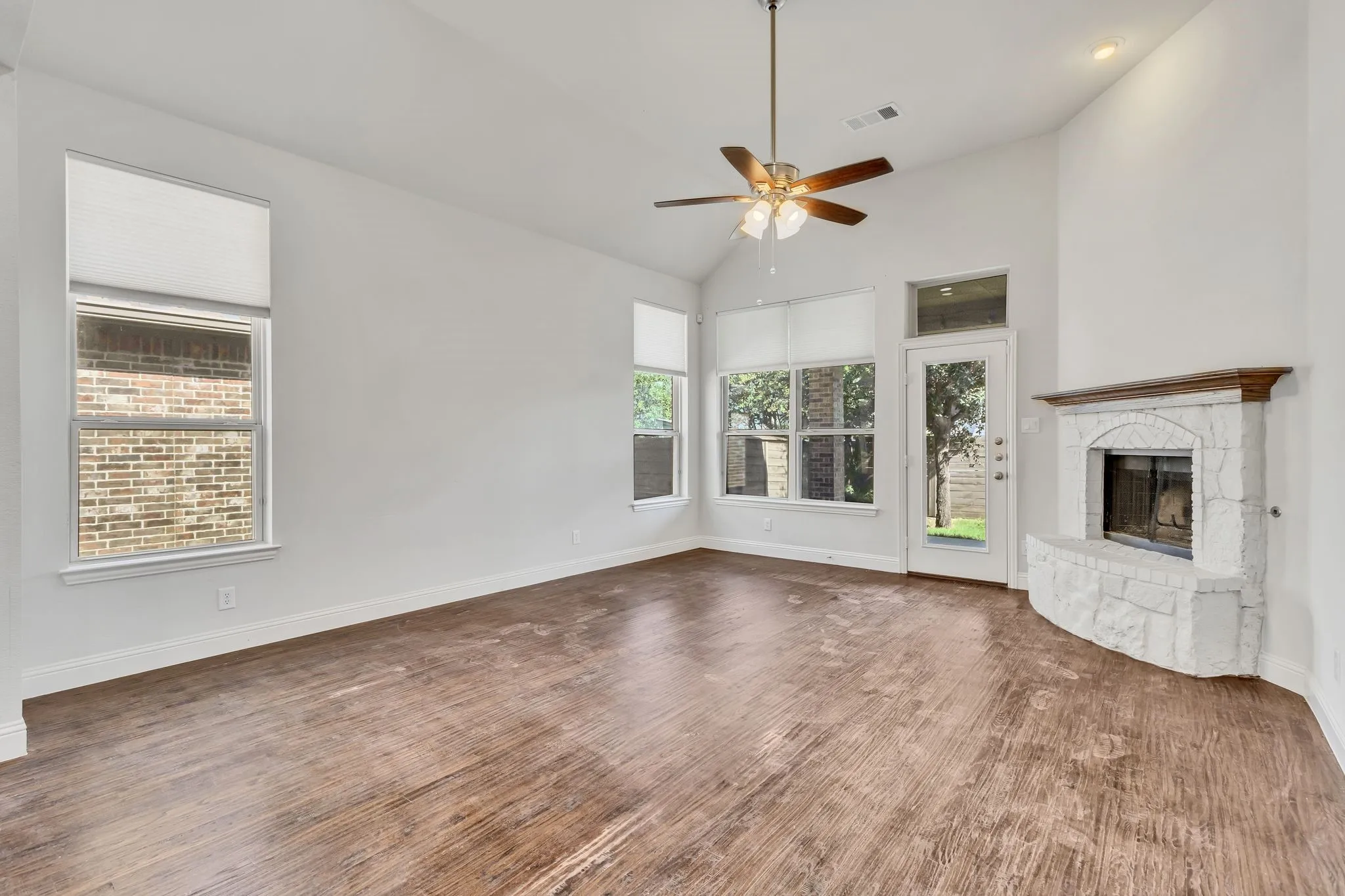 Single Family Residence For Rent in Denton County , 120 Lilypad Bend, Argyle, Texas 76226, 3 Bedroom, 3 Bathroom, 2 Garage spaces, 2,289 Sqft, built in 2013, mls#21333256, Real Estate Agent in Argyle, Homes For Rent in Denton county, Homes For Rent in Argyle, Realtor in Argyle Texas, Real Estate Brokerage Independent Realty Texas, Luminita Cordes Realtor