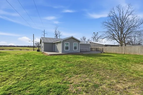 Single Family Residence For Rent in Hopkins County , 108 Reservoir Street, Sulphur Springs, Texas 75482, 3 Bedroom, 3 Bathroom, Garage spaces, 1,392 Sqft, built in 1952, mls#21333257, Real Estate Agent in Sulphur Springs, Homes For Rent in Hopkins county, Homes For Rent in Sulphur Springs, Realtor in Sulphur Springs Texas, Real Estate Brokerage Independent Realty Texas, Luminita Cordes Realtor