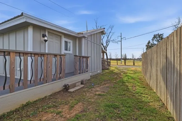 Single Family Residence For Rent in Hopkins County , 108 Reservoir Street, Sulphur Springs, Texas 75482, 3 Bedroom, 3 Bathroom, Garage spaces, 1,392 Sqft, built in 1952, mls#21333257, Real Estate Agent in Sulphur Springs, Homes For Rent in Hopkins county, Homes For Rent in Sulphur Springs, Realtor in Sulphur Springs Texas, Real Estate Brokerage Independent Realty Texas, Luminita Cordes Realtor