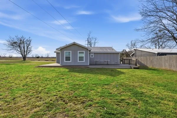 Single Family Residence For Rent in Hopkins County , 108 Reservoir Street, Sulphur Springs, Texas 75482, 3 Bedroom, 3 Bathroom, Garage spaces, 1,392 Sqft, built in 1952, mls#21333257, Real Estate Agent in Sulphur Springs, Homes For Rent in Hopkins county, Homes For Rent in Sulphur Springs, Realtor in Sulphur Springs Texas, Real Estate Brokerage Independent Realty Texas, Luminita Cordes Realtor