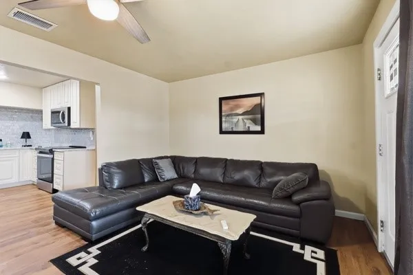 Single Family Residence For Rent in Hopkins County , 108 Reservoir Street, Sulphur Springs, Texas 75482, 3 Bedroom, 3 Bathroom, Garage spaces, 1,392 Sqft, built in 1952, mls#21333257, Real Estate Agent in Sulphur Springs, Homes For Rent in Hopkins county, Homes For Rent in Sulphur Springs, Realtor in Sulphur Springs Texas, Real Estate Brokerage Independent Realty Texas, Luminita Cordes Realtor