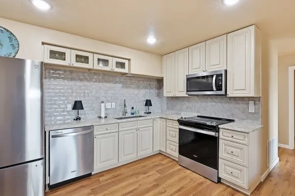 Single Family Residence For Rent in Hopkins County , 108 Reservoir Street, Sulphur Springs, Texas 75482, 3 Bedroom, 3 Bathroom, Garage spaces, 1,392 Sqft, built in 1952, mls#21333257, Real Estate Agent in Sulphur Springs, Homes For Rent in Hopkins county, Homes For Rent in Sulphur Springs, Realtor in Sulphur Springs Texas, Real Estate Brokerage Independent Realty Texas, Luminita Cordes Realtor