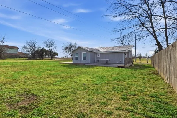 Single Family Residence For Rent in Hopkins County , 108 Reservoir Street, Sulphur Springs, Texas 75482, 3 Bedroom, 3 Bathroom, Garage spaces, 1,392 Sqft, built in 1952, mls#21333257, Real Estate Agent in Sulphur Springs, Homes For Rent in Hopkins county, Homes For Rent in Sulphur Springs, Realtor in Sulphur Springs Texas, Real Estate Brokerage Independent Realty Texas, Luminita Cordes Realtor