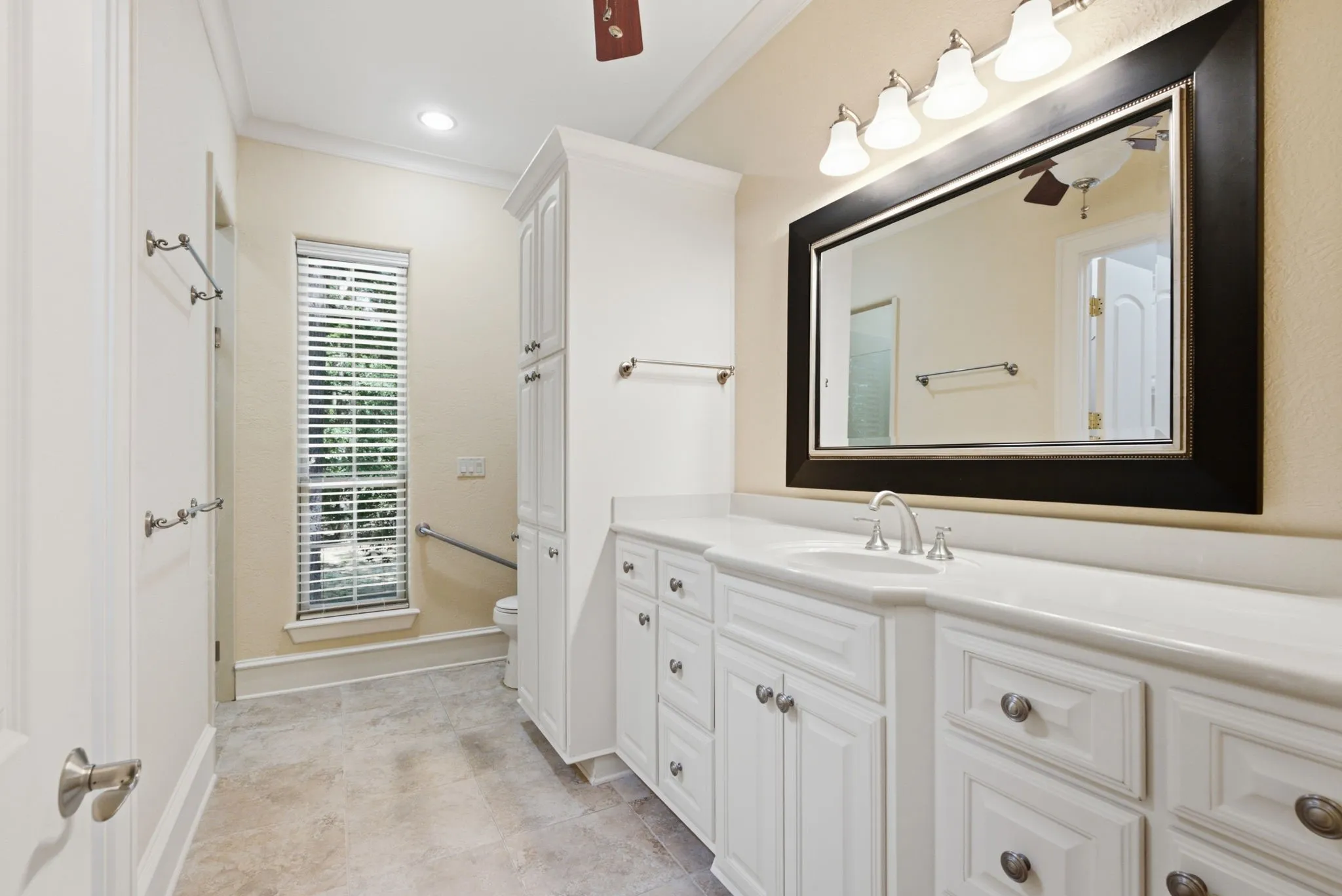 Single Family Residence For Sale in Smith County , 2030 Equestrian Lane, Tyler, Texas 75703, 4 Bedroom, 5 Bathroom, 3 Garage spaces, 4,811 Sqft, built in 2008, mls#21333260, Real Estate Agent in Tyler, Homes For Sale in Smith county, Homes For Sale in Tyler, Realtor in Tyler Texas, Real Estate Brokerage Independent Realty Texas, Luminita Cordes Realtor