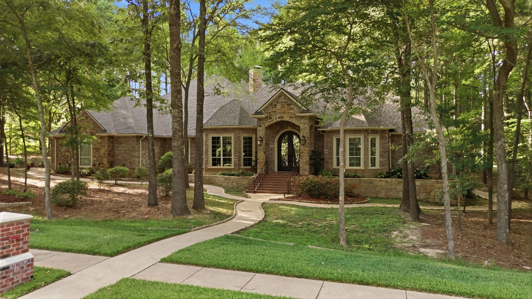 Single Family Residence For Sale in Smith County , 2030 Equestrian Lane, Tyler, Texas 75703, 4 Bedroom, 5 Bathroom, 3 Garage spaces, 4,811 Sqft, built in 2008, mls#21333260, Real Estate Agent in Tyler, Homes For Sale in Smith county, Homes For Sale in Tyler, Realtor in Tyler Texas, Real Estate Brokerage Independent Realty Texas, Luminita Cordes Realtor