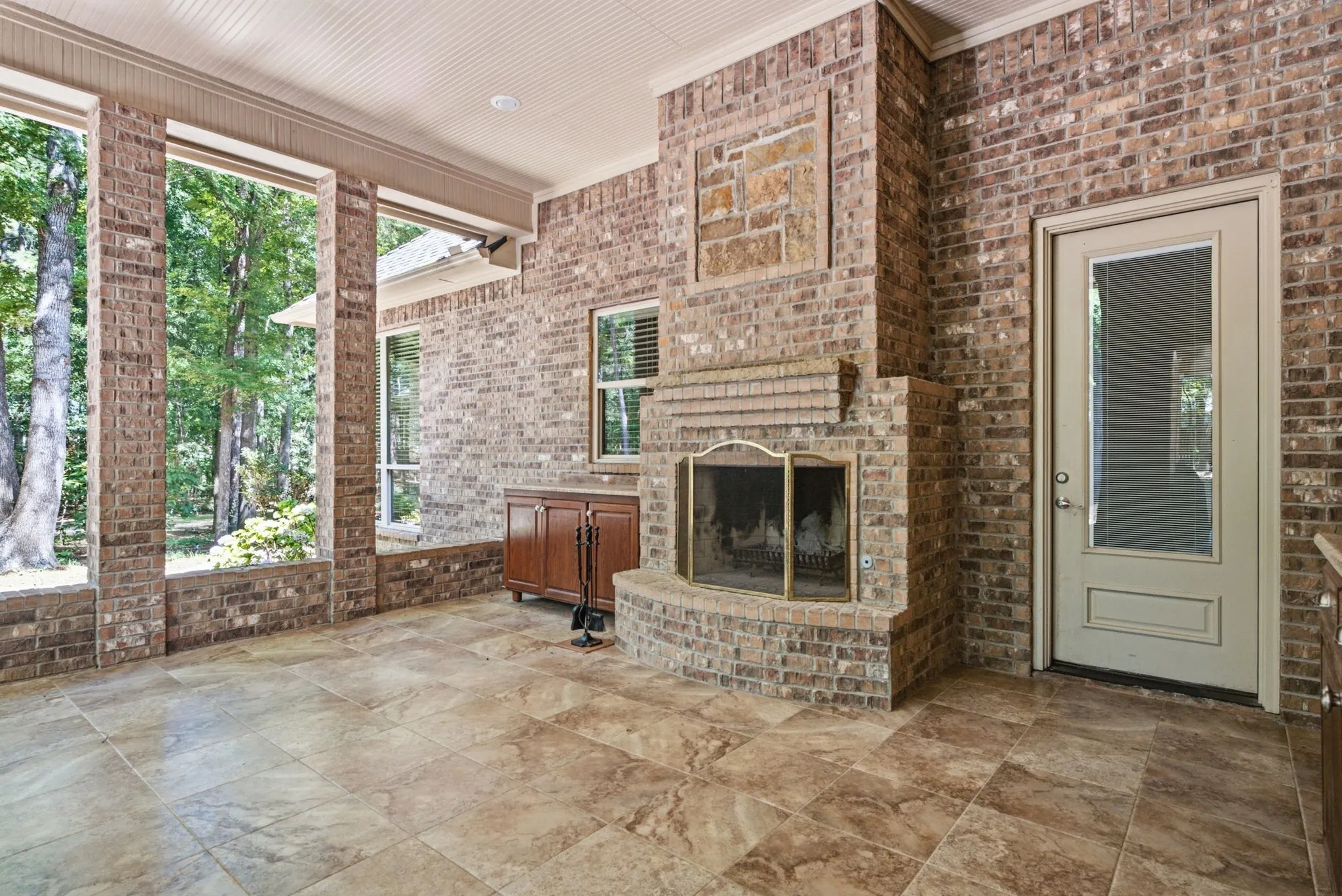 Single Family Residence For Sale in Smith County , 2030 Equestrian Lane, Tyler, Texas 75703, 4 Bedroom, 5 Bathroom, 3 Garage spaces, 4,811 Sqft, built in 2008, mls#21333260, Real Estate Agent in Tyler, Homes For Sale in Smith county, Homes For Sale in Tyler, Realtor in Tyler Texas, Real Estate Brokerage Independent Realty Texas, Luminita Cordes Realtor