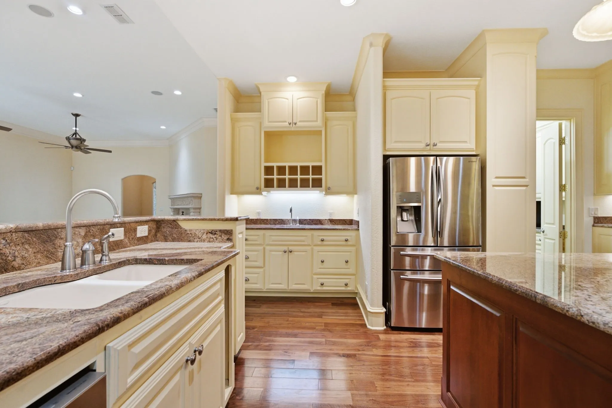 Single Family Residence For Sale in Smith County , 2030 Equestrian Lane, Tyler, Texas 75703, 4 Bedroom, 5 Bathroom, 3 Garage spaces, 4,811 Sqft, built in 2008, mls#21333260, Real Estate Agent in Tyler, Homes For Sale in Smith county, Homes For Sale in Tyler, Realtor in Tyler Texas, Real Estate Brokerage Independent Realty Texas, Luminita Cordes Realtor