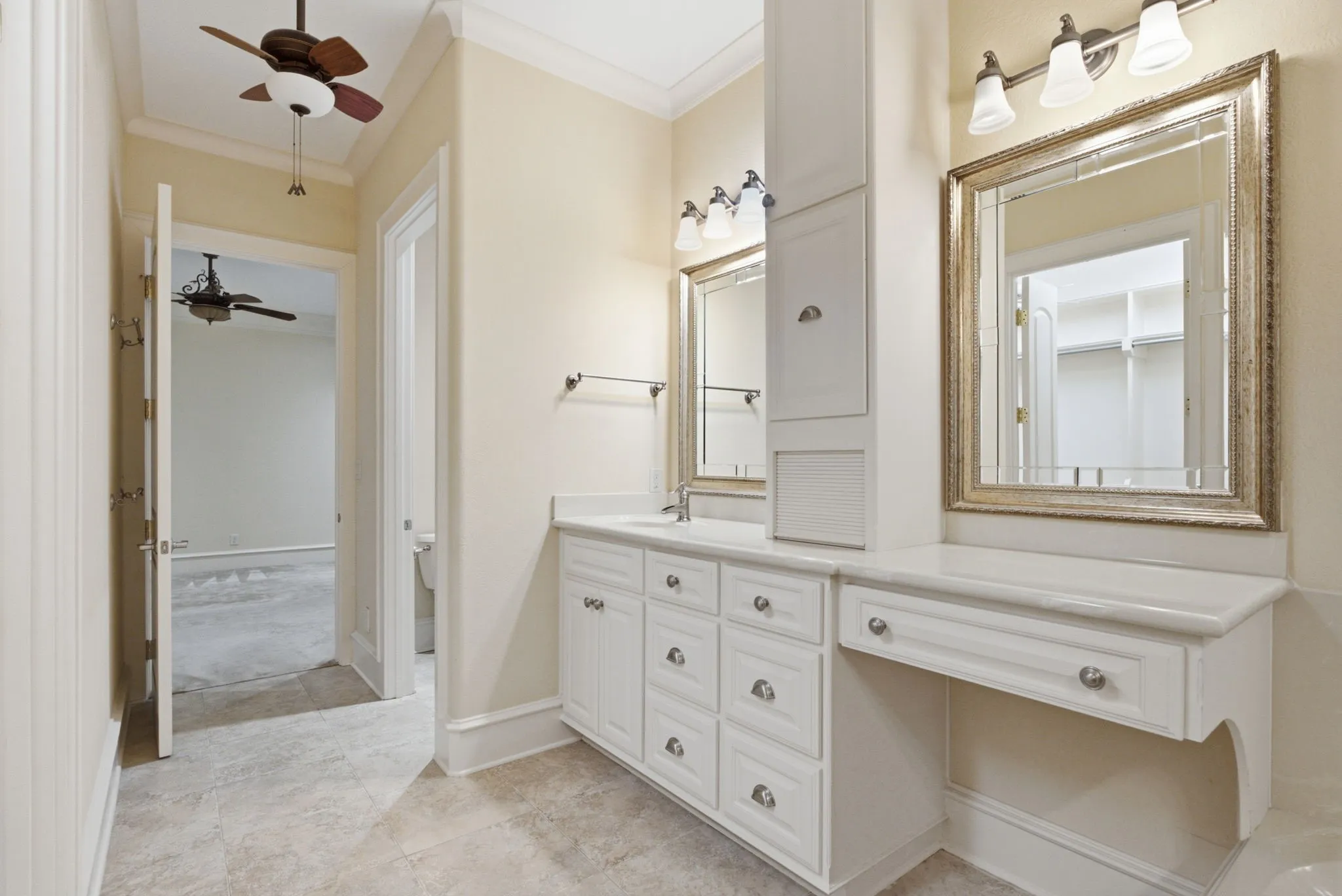 Single Family Residence For Sale in Smith County , 2030 Equestrian Lane, Tyler, Texas 75703, 4 Bedroom, 5 Bathroom, 3 Garage spaces, 4,811 Sqft, built in 2008, mls#21333260, Real Estate Agent in Tyler, Homes For Sale in Smith county, Homes For Sale in Tyler, Realtor in Tyler Texas, Real Estate Brokerage Independent Realty Texas, Luminita Cordes Realtor