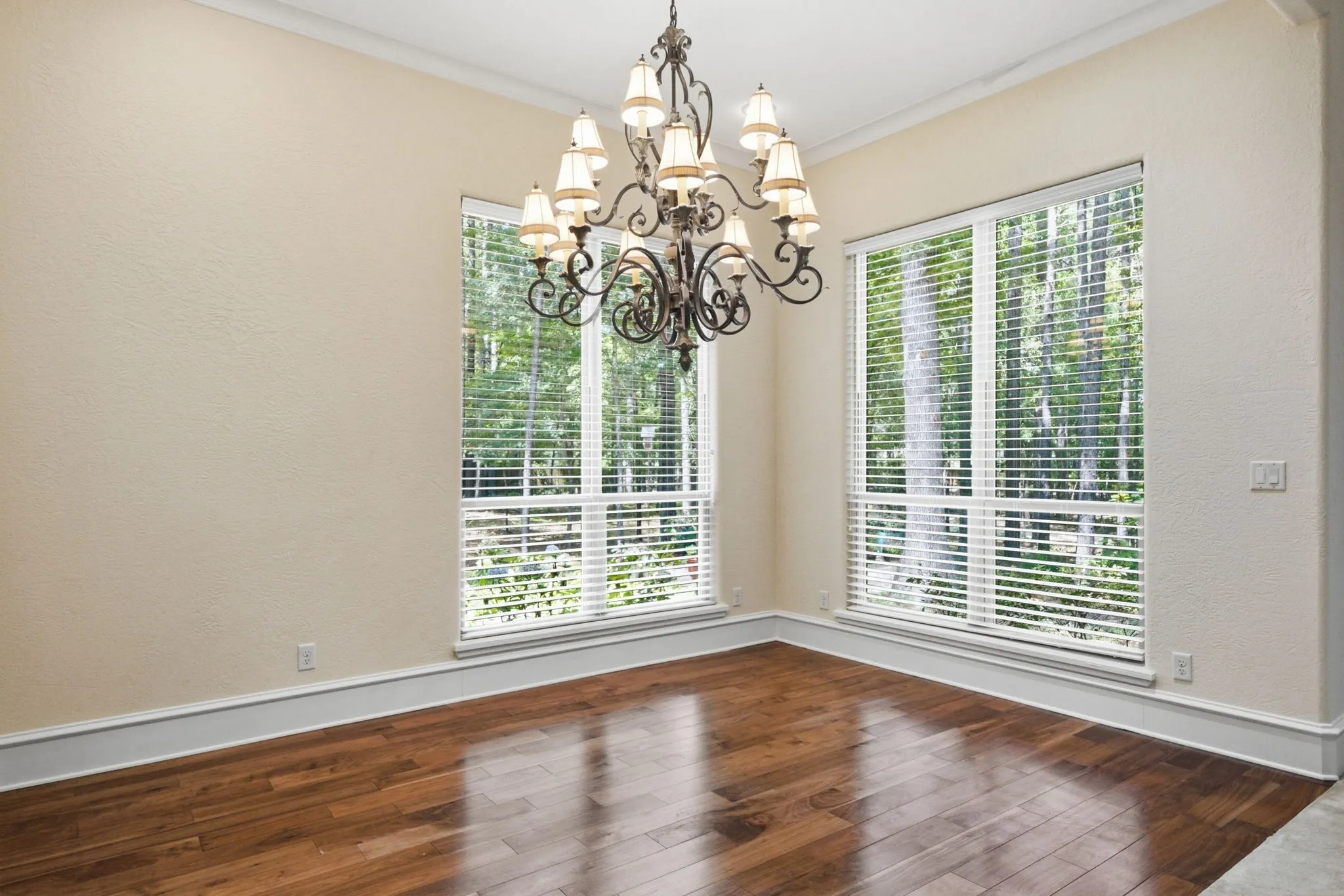 Single Family Residence For Sale in Smith County , 2030 Equestrian Lane, Tyler, Texas 75703, 4 Bedroom, 5 Bathroom, 3 Garage spaces, 4,811 Sqft, built in 2008, mls#21333260, Real Estate Agent in Tyler, Homes For Sale in Smith county, Homes For Sale in Tyler, Realtor in Tyler Texas, Real Estate Brokerage Independent Realty Texas, Luminita Cordes Realtor