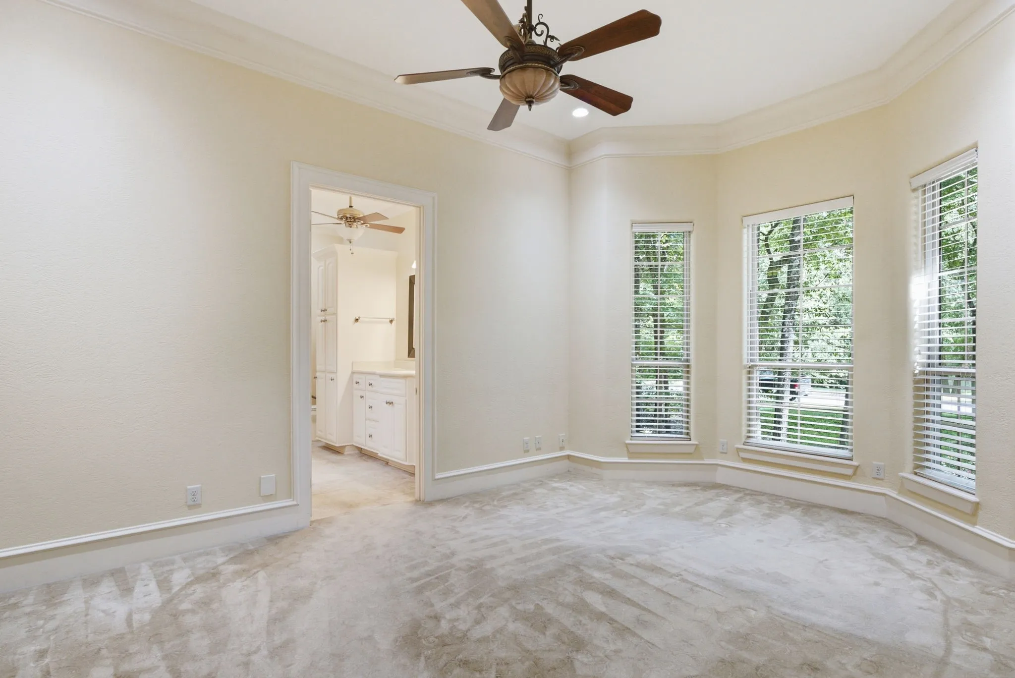 Single Family Residence For Sale in Smith County , 2030 Equestrian Lane, Tyler, Texas 75703, 4 Bedroom, 5 Bathroom, 3 Garage spaces, 4,811 Sqft, built in 2008, mls#21333260, Real Estate Agent in Tyler, Homes For Sale in Smith county, Homes For Sale in Tyler, Realtor in Tyler Texas, Real Estate Brokerage Independent Realty Texas, Luminita Cordes Realtor