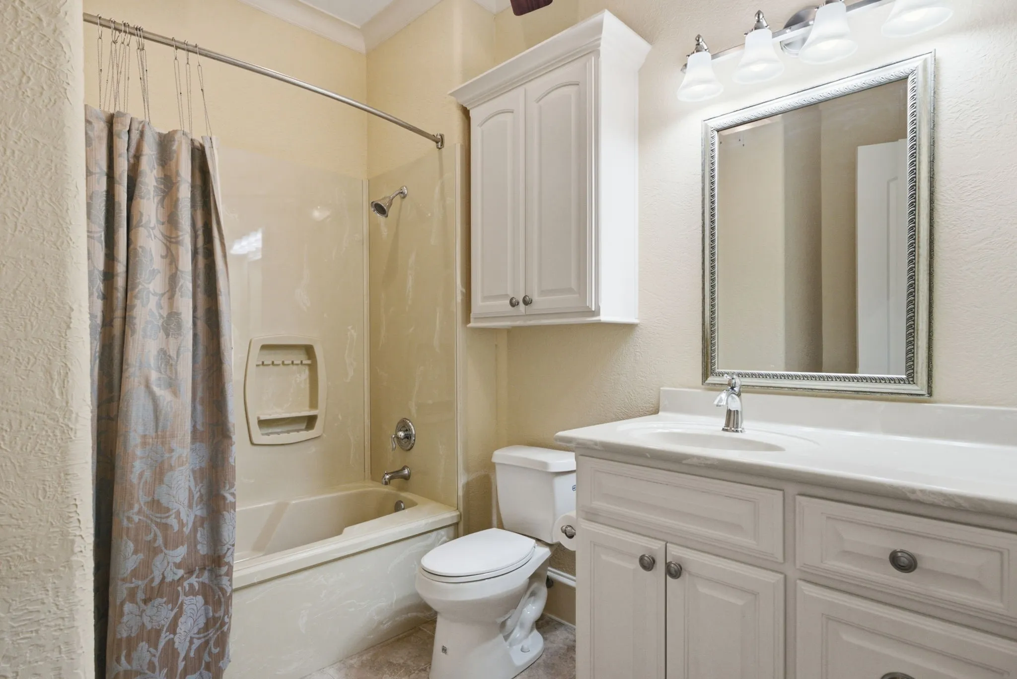 Single Family Residence For Sale in Smith County , 2030 Equestrian Lane, Tyler, Texas 75703, 4 Bedroom, 5 Bathroom, 3 Garage spaces, 4,811 Sqft, built in 2008, mls#21333260, Real Estate Agent in Tyler, Homes For Sale in Smith county, Homes For Sale in Tyler, Realtor in Tyler Texas, Real Estate Brokerage Independent Realty Texas, Luminita Cordes Realtor