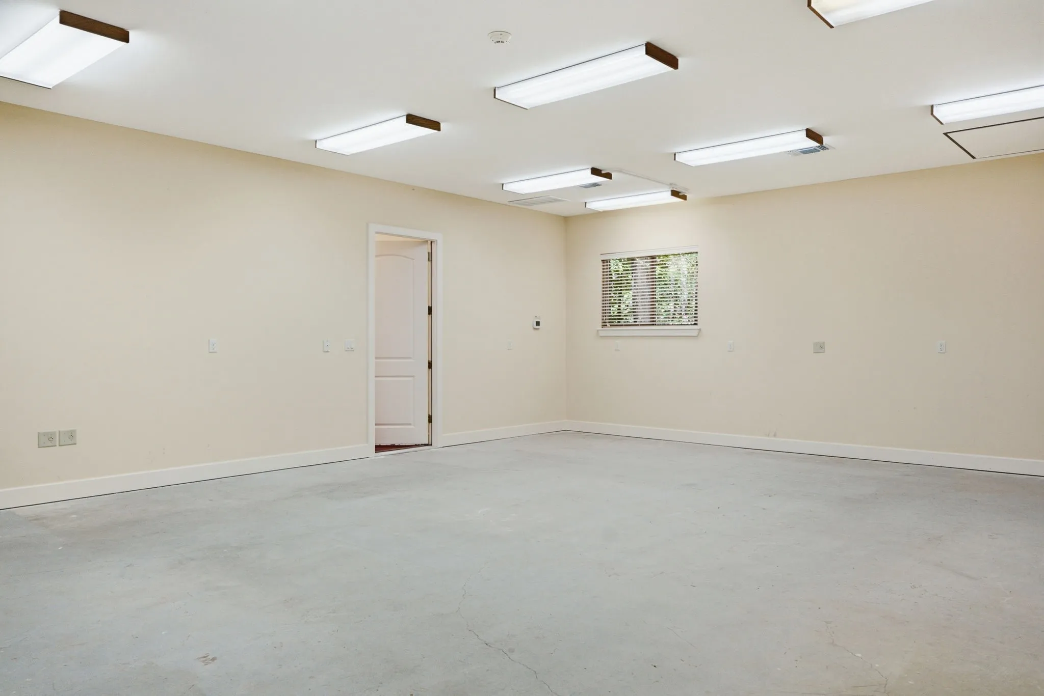 Single Family Residence For Sale in Smith County , 2030 Equestrian Lane, Tyler, Texas 75703, 4 Bedroom, 5 Bathroom, 3 Garage spaces, 4,811 Sqft, built in 2008, mls#21333260, Real Estate Agent in Tyler, Homes For Sale in Smith county, Homes For Sale in Tyler, Realtor in Tyler Texas, Real Estate Brokerage Independent Realty Texas, Luminita Cordes Realtor