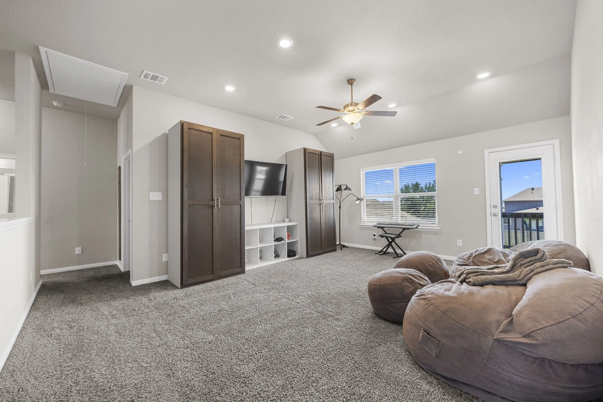 Single Family Residence For Sale in Bell County , 5030 Dickinson Loop, Belton, Texas 76513, 6 Bedrooms, 4 Bathrooms, 2 Garage spaces, 3,324 Sqft, built in 2019, Price $489,900, mls#21333243, Real Estate Agent in Belton, Homes For Sale in Bell county, Homes For Sale in Belton, Realtor in Belton Texas, Real Estate Brokerage Independent Realty Texas, Luminita Cordes Realtor