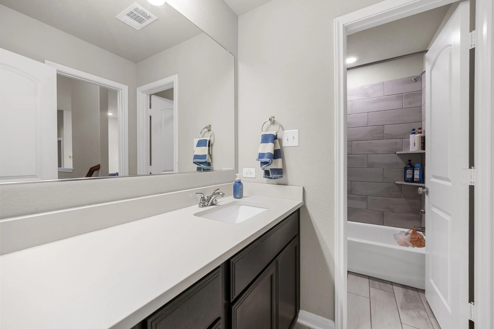 Single Family Residence For Sale in Bell County , 5030 Dickinson Loop, Belton, Texas 76513, 6 Bedrooms, 4 Bathrooms, 2 Garage spaces, 3,324 Sqft, built in 2019, Price $489,900, mls#21333243, Real Estate Agent in Belton, Homes For Sale in Bell county, Homes For Sale in Belton, Realtor in Belton Texas, Real Estate Brokerage Independent Realty Texas, Luminita Cordes Realtor