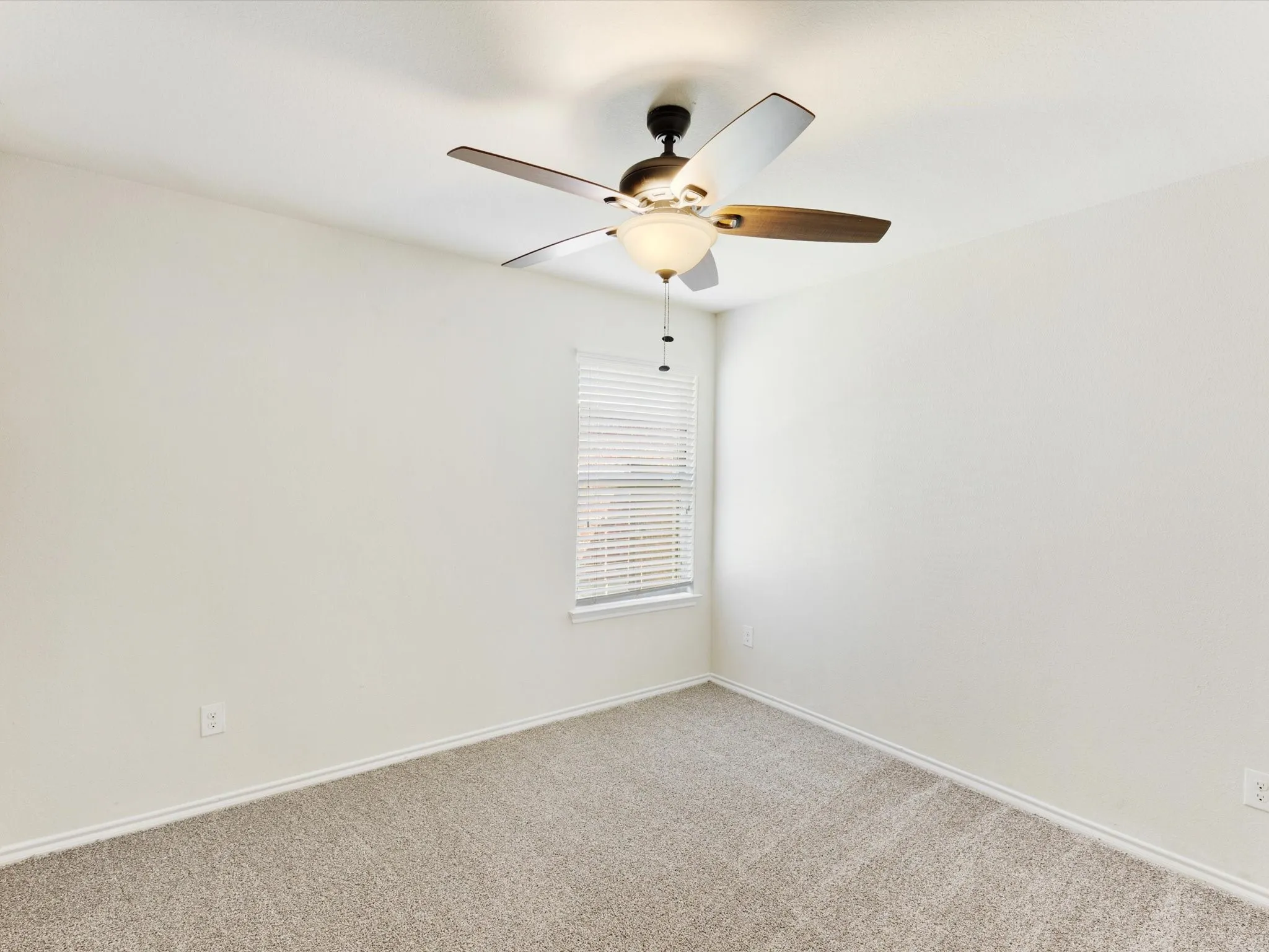 Single Family Residence For Sale in Kaufman County , 2307 Pontotoc Drive, Forney, Texas 75126, 4 Bedroom, 2 Bathroom, 2 Garage spaces, 2,046 Sqft, built in 2018, mls#21333014, Real Estate Agent in Forney, Homes For Sale in Kaufman county, Homes For Sale in Forney, Realtor in Forney Texas, Real Estate Brokerage Independent Realty Texas, Luminita Cordes Realtor