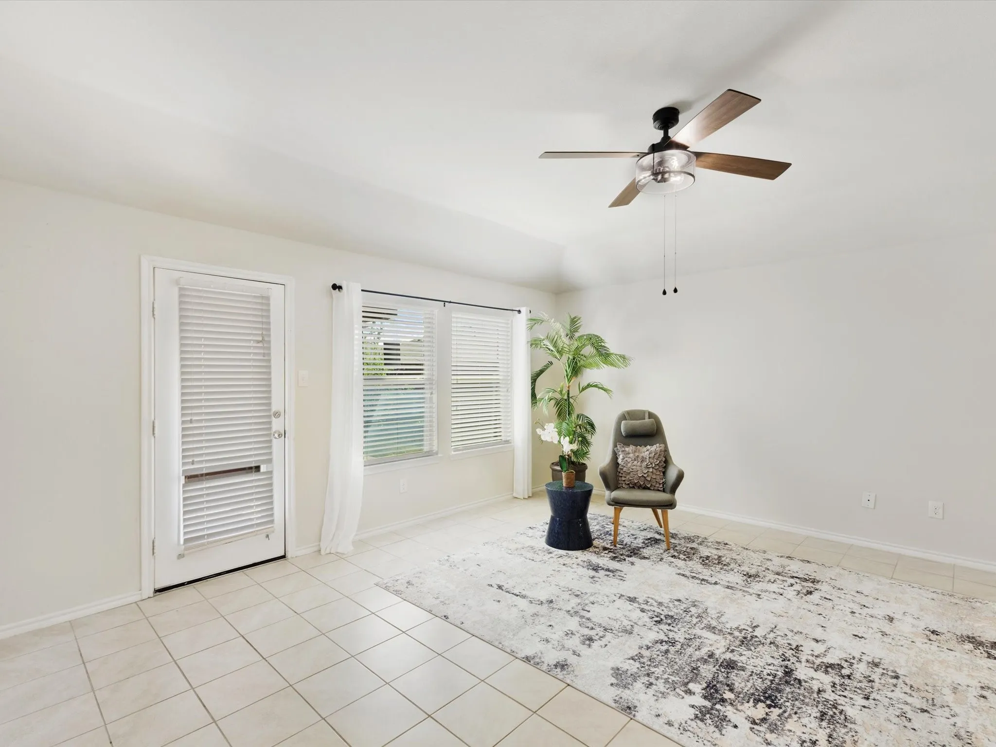 Single Family Residence For Sale in Kaufman County , 2307 Pontotoc Drive, Forney, Texas 75126, 4 Bedroom, 2 Bathroom, 2 Garage spaces, 2,046 Sqft, built in 2018, mls#21333014, Real Estate Agent in Forney, Homes For Sale in Kaufman county, Homes For Sale in Forney, Realtor in Forney Texas, Real Estate Brokerage Independent Realty Texas, Luminita Cordes Realtor