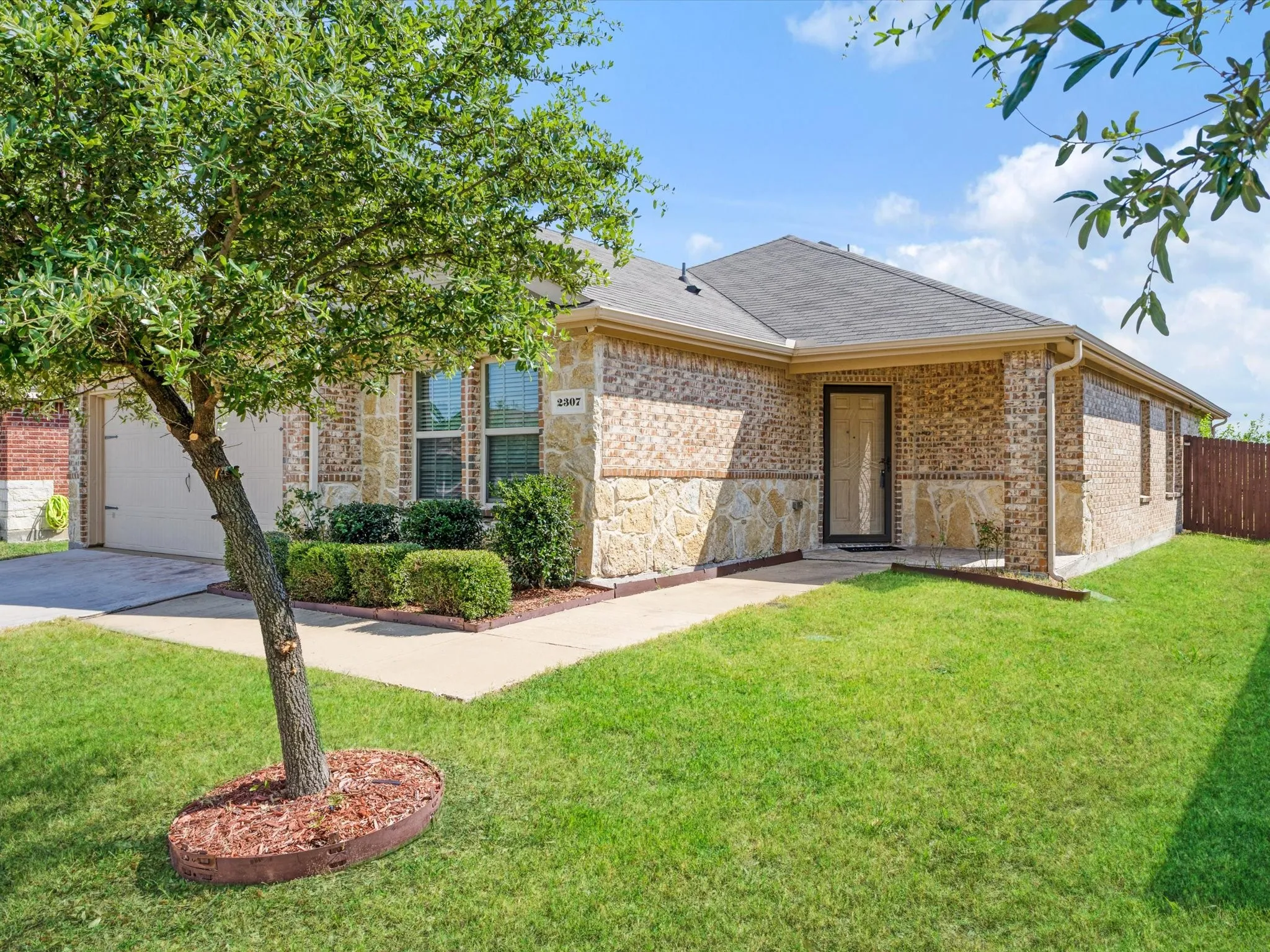 Single Family Residence For Sale in Kaufman County , 2307 Pontotoc Drive, Forney, Texas 75126, 4 Bedroom, 2 Bathroom, 2 Garage spaces, 2,046 Sqft, built in 2018, mls#21333014, Real Estate Agent in Forney, Homes For Sale in Kaufman county, Homes For Sale in Forney, Realtor in Forney Texas, Real Estate Brokerage Independent Realty Texas, Luminita Cordes Realtor