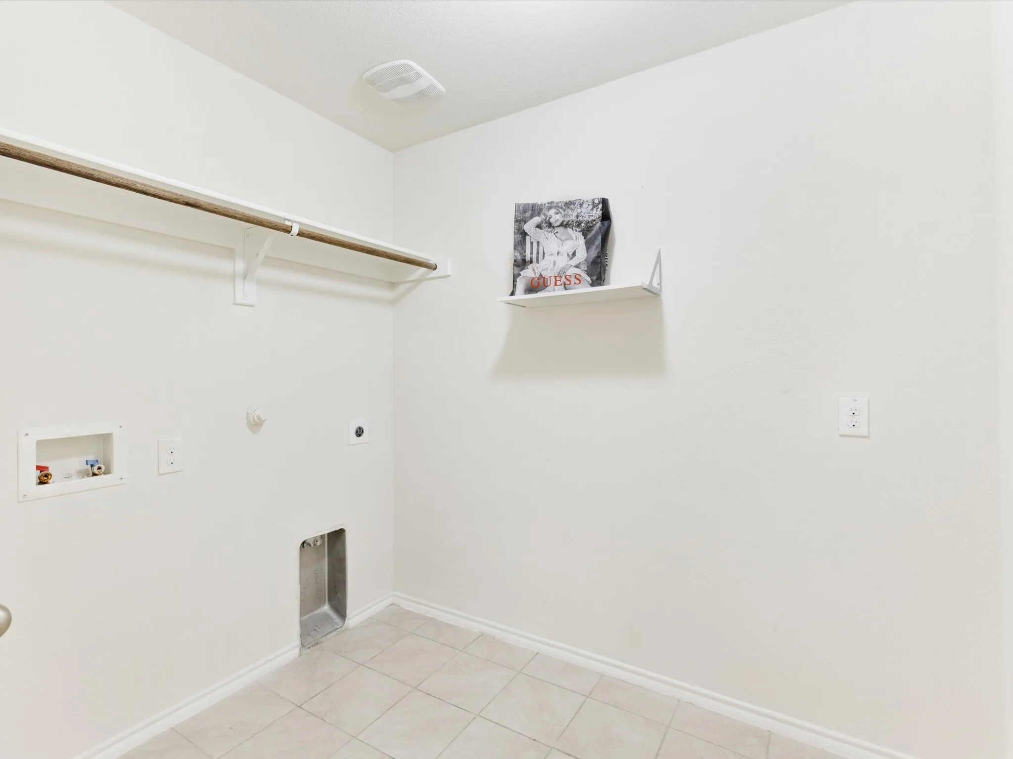 Single Family Residence For Sale in Kaufman County , 2307 Pontotoc Drive, Forney, Texas 75126, 4 Bedroom, 2 Bathroom, 2 Garage spaces, 2,046 Sqft, built in 2018, mls#21333014, Real Estate Agent in Forney, Homes For Sale in Kaufman county, Homes For Sale in Forney, Realtor in Forney Texas, Real Estate Brokerage Independent Realty Texas, Luminita Cordes Realtor