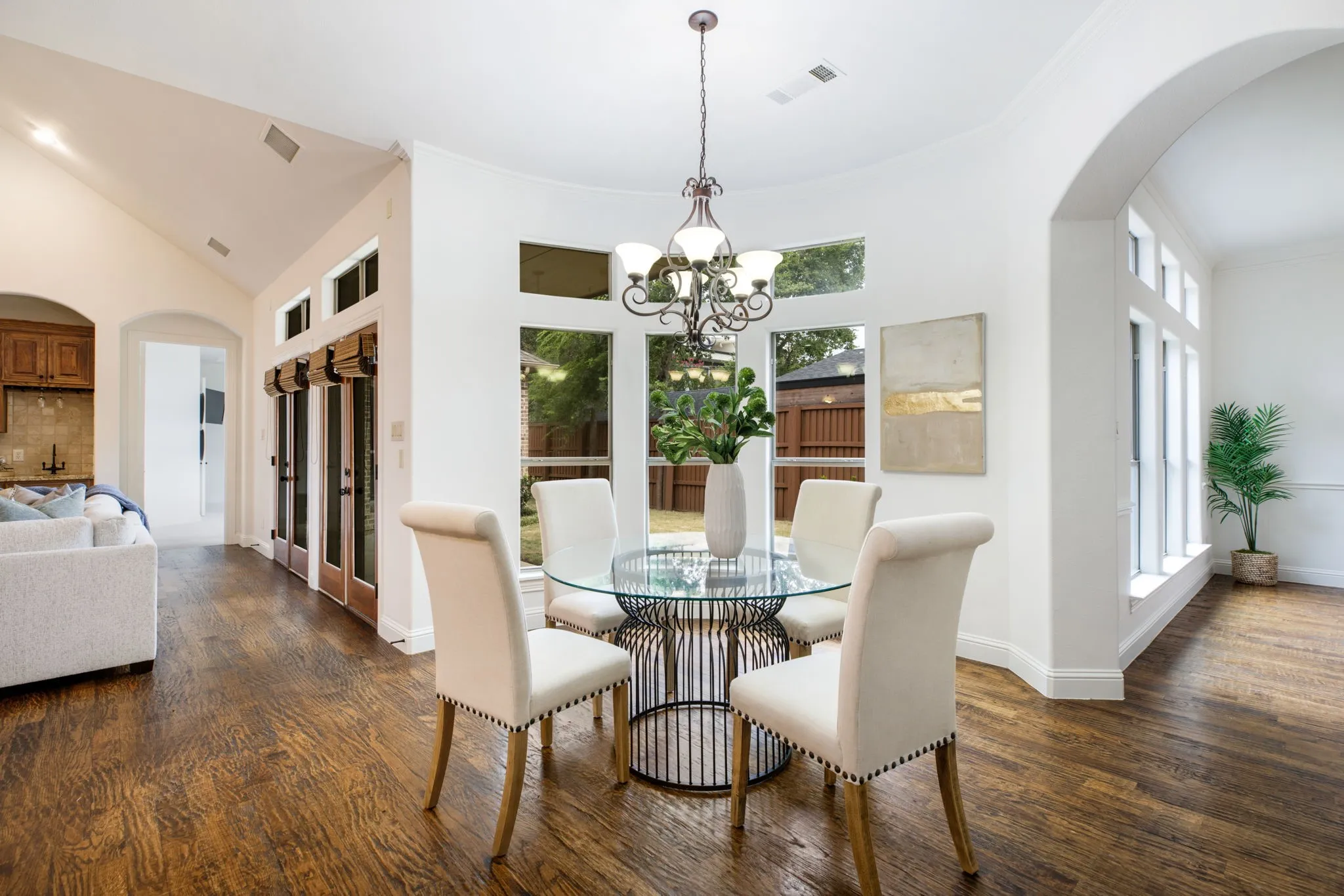 Single Family Residence For Rent in Dallas County , 3606 S Versailles Avenue, Dallas, Texas 75209, 3 Bedroom, 3 Bathroom, 2 Garage spaces, 3,570 Sqft, built in 2006, mls#21331671, Real Estate Agent in Dallas, Homes For Rent in Dallas county, Homes For Rent in Dallas, Realtor in Dallas Texas, Real Estate Brokerage Independent Realty Texas, Luminita Cordes Realtor