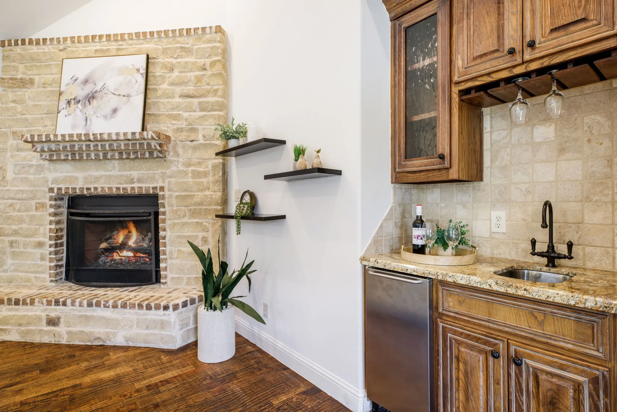 Single Family Residence For Rent in Dallas County , 3606 S Versailles Avenue, Dallas, Texas 75209, 3 Bedroom, 3 Bathroom, 2 Garage spaces, 3,570 Sqft, built in 2006, mls#21331671, Real Estate Agent in Dallas, Homes For Rent in Dallas county, Homes For Rent in Dallas, Realtor in Dallas Texas, Real Estate Brokerage Independent Realty Texas, Luminita Cordes Realtor