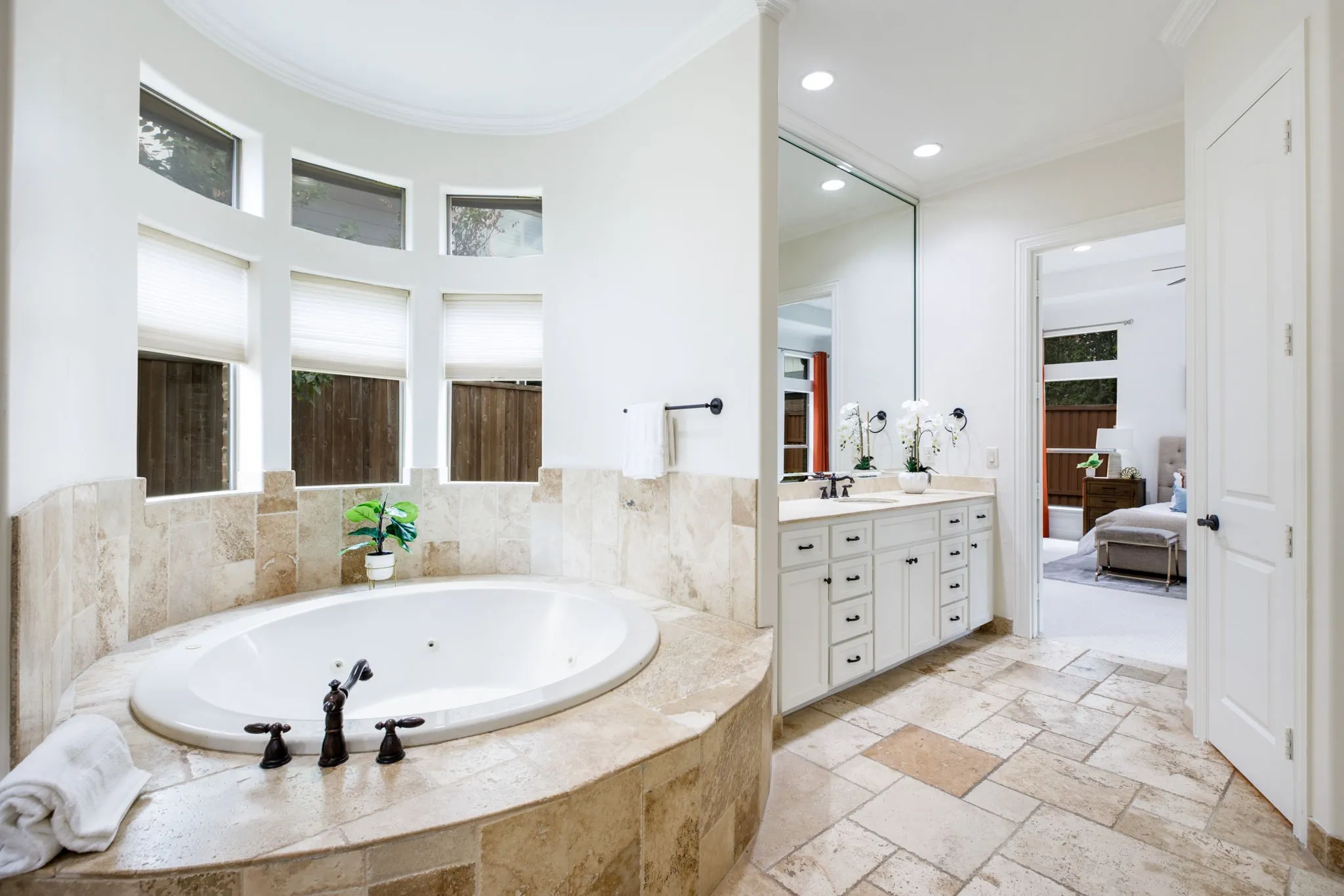 Single Family Residence For Rent in Dallas County , 3606 S Versailles Avenue, Dallas, Texas 75209, 3 Bedroom, 3 Bathroom, 2 Garage spaces, 3,570 Sqft, built in 2006, mls#21331671, Real Estate Agent in Dallas, Homes For Rent in Dallas county, Homes For Rent in Dallas, Realtor in Dallas Texas, Real Estate Brokerage Independent Realty Texas, Luminita Cordes Realtor