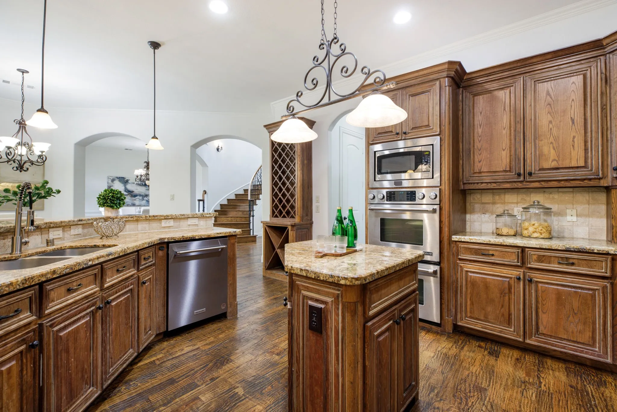 Single Family Residence For Rent in Dallas County , 3606 S Versailles Avenue, Dallas, Texas 75209, 3 Bedroom, 3 Bathroom, 2 Garage spaces, 3,570 Sqft, built in 2006, mls#21331671, Real Estate Agent in Dallas, Homes For Rent in Dallas county, Homes For Rent in Dallas, Realtor in Dallas Texas, Real Estate Brokerage Independent Realty Texas, Luminita Cordes Realtor