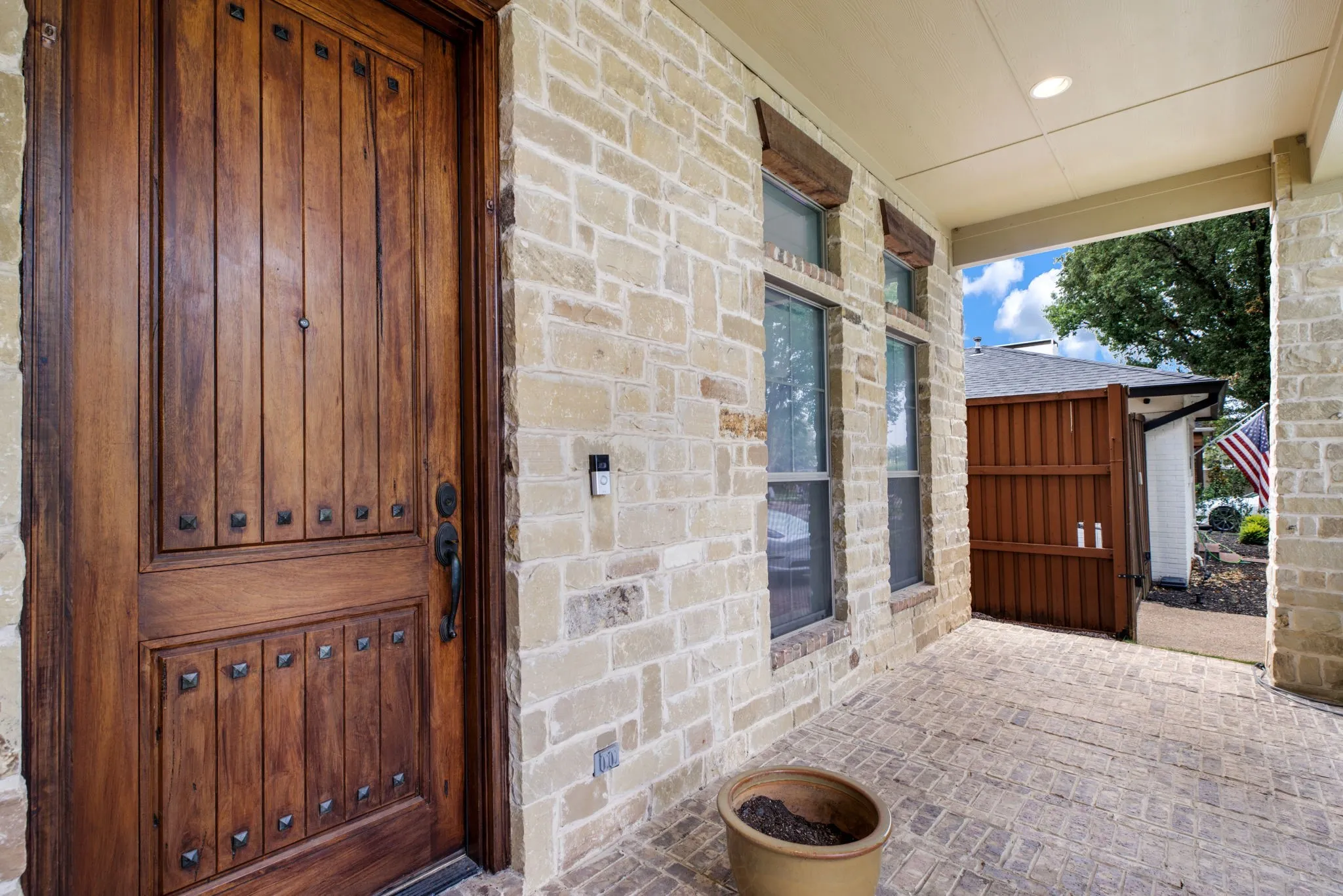 Single Family Residence For Rent in Dallas County , 3606 S Versailles Avenue, Dallas, Texas 75209, 3 Bedroom, 3 Bathroom, 2 Garage spaces, 3,570 Sqft, built in 2006, mls#21331671, Real Estate Agent in Dallas, Homes For Rent in Dallas county, Homes For Rent in Dallas, Realtor in Dallas Texas, Real Estate Brokerage Independent Realty Texas, Luminita Cordes Realtor