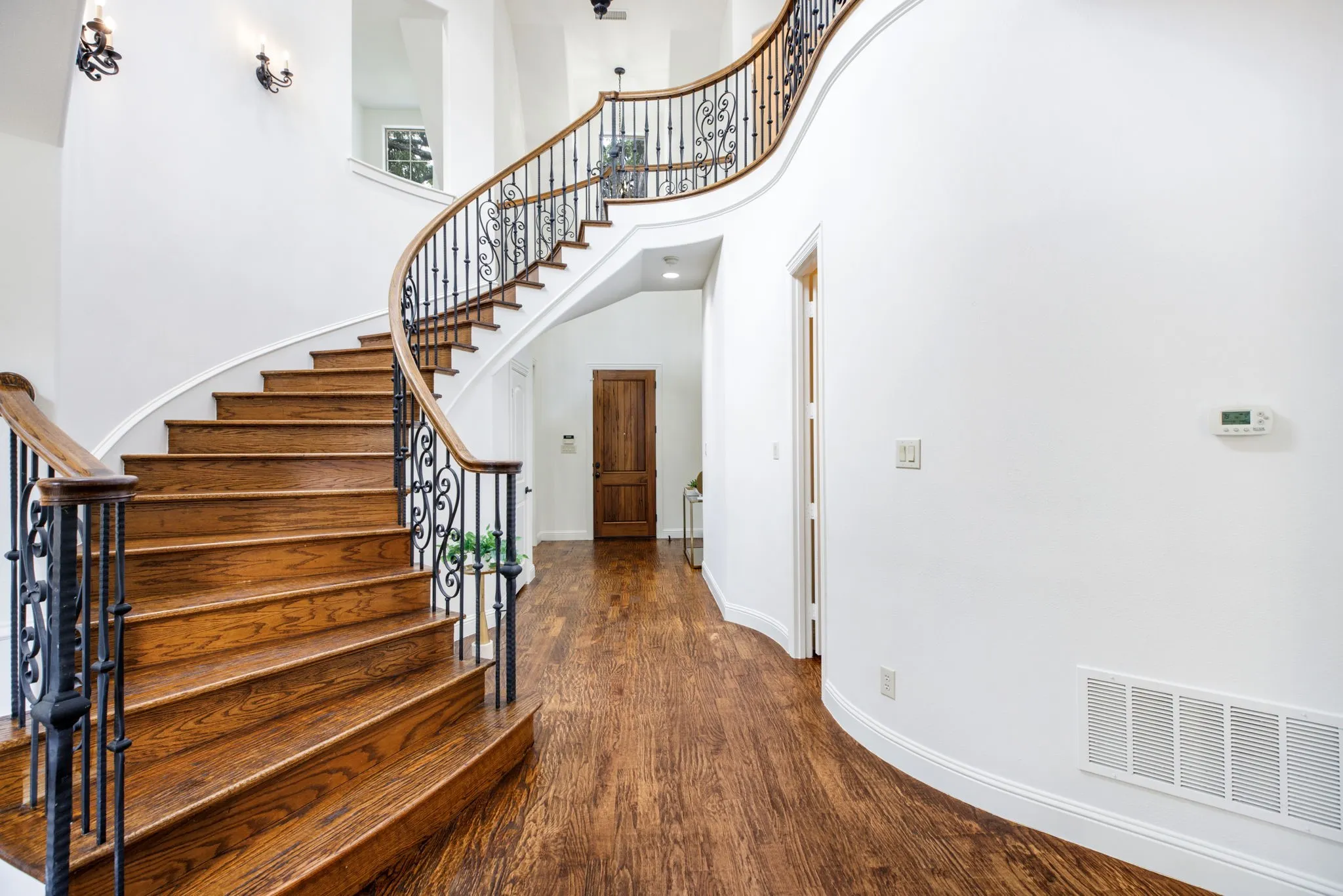 Single Family Residence For Rent in Dallas County , 3606 S Versailles Avenue, Dallas, Texas 75209, 3 Bedroom, 3 Bathroom, 2 Garage spaces, 3,570 Sqft, built in 2006, mls#21331671, Real Estate Agent in Dallas, Homes For Rent in Dallas county, Homes For Rent in Dallas, Realtor in Dallas Texas, Real Estate Brokerage Independent Realty Texas, Luminita Cordes Realtor
