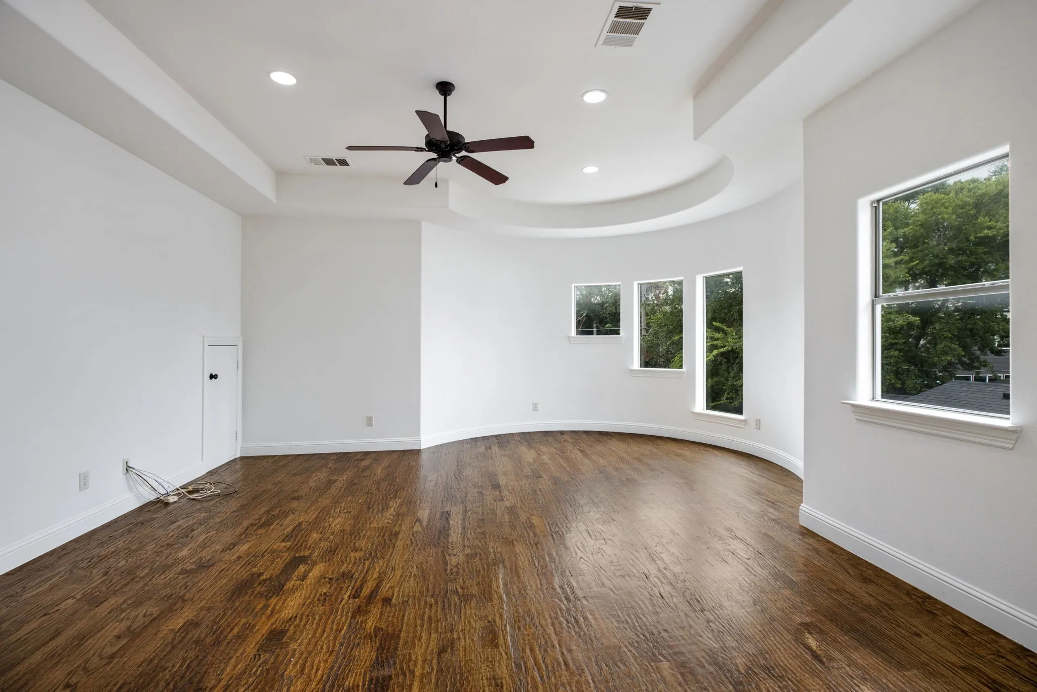 Single Family Residence For Rent in Dallas County , 3606 S Versailles Avenue, Dallas, Texas 75209, 3 Bedroom, 3 Bathroom, 2 Garage spaces, 3,570 Sqft, built in 2006, mls#21331671, Real Estate Agent in Dallas, Homes For Rent in Dallas county, Homes For Rent in Dallas, Realtor in Dallas Texas, Real Estate Brokerage Independent Realty Texas, Luminita Cordes Realtor