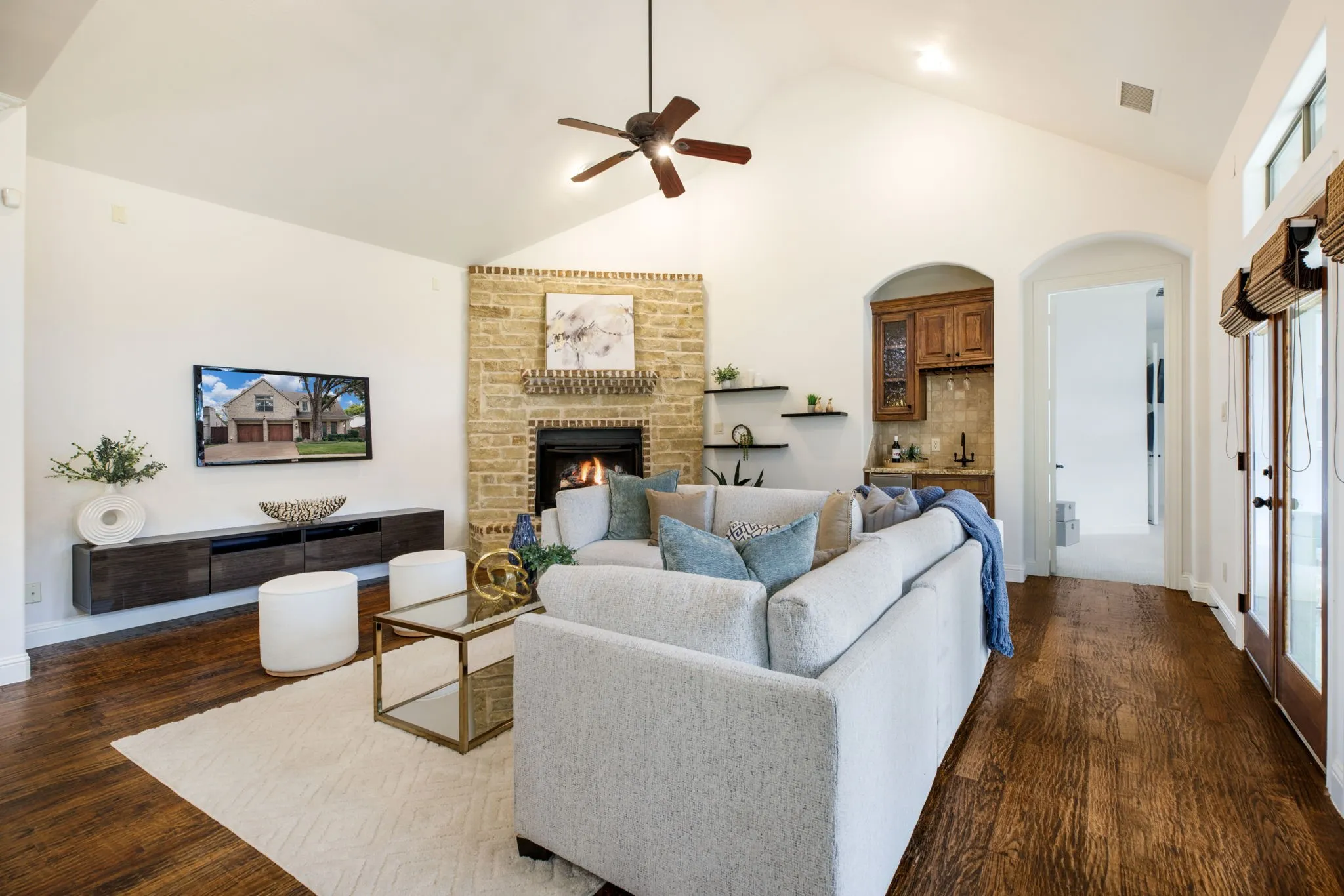Single Family Residence For Rent in Dallas County , 3606 S Versailles Avenue, Dallas, Texas 75209, 3 Bedroom, 3 Bathroom, 2 Garage spaces, 3,570 Sqft, built in 2006, mls#21331671, Real Estate Agent in Dallas, Homes For Rent in Dallas county, Homes For Rent in Dallas, Realtor in Dallas Texas, Real Estate Brokerage Independent Realty Texas, Luminita Cordes Realtor
