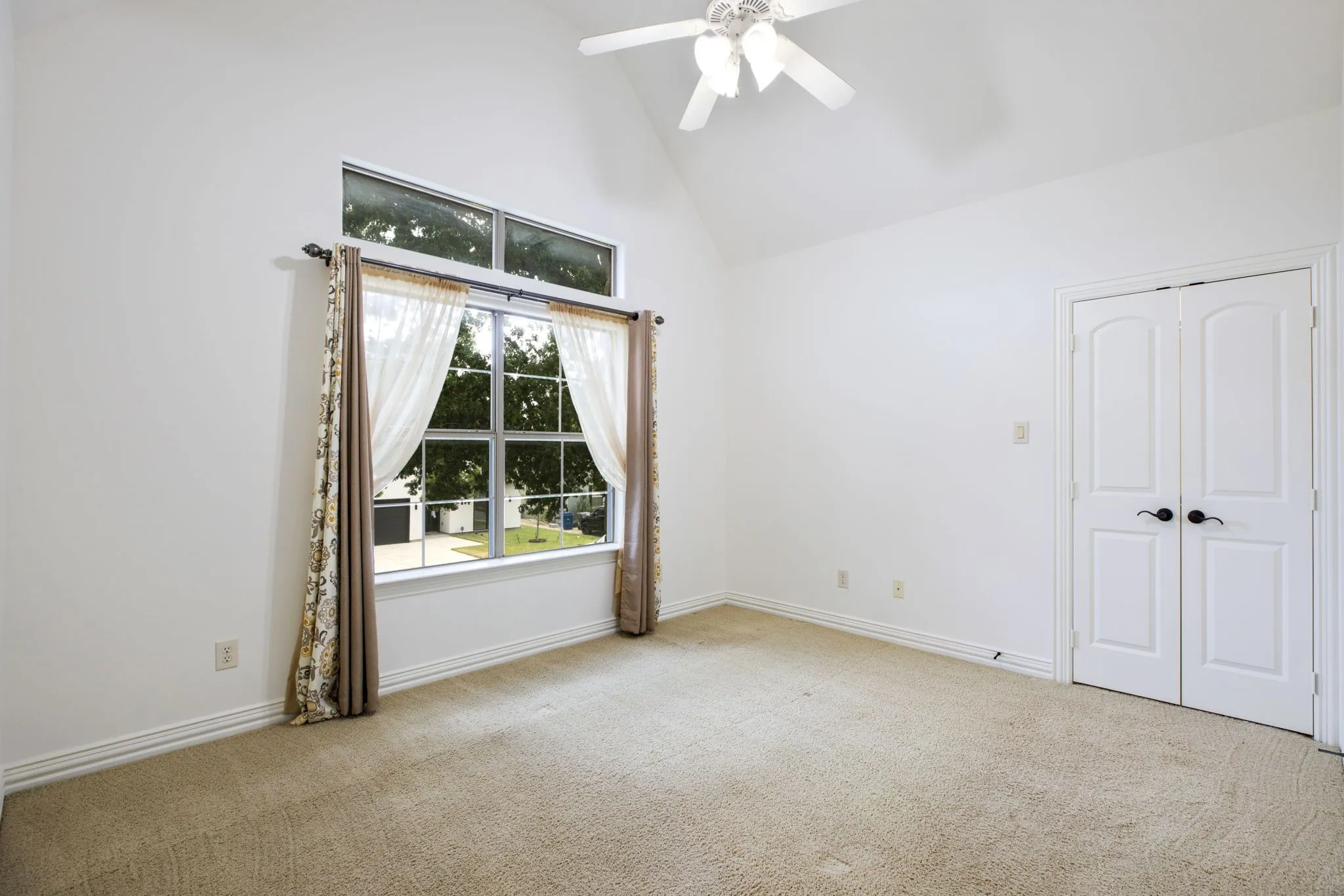 Single Family Residence For Rent in Dallas County , 3606 S Versailles Avenue, Dallas, Texas 75209, 3 Bedroom, 3 Bathroom, 2 Garage spaces, 3,570 Sqft, built in 2006, mls#21331671, Real Estate Agent in Dallas, Homes For Rent in Dallas county, Homes For Rent in Dallas, Realtor in Dallas Texas, Real Estate Brokerage Independent Realty Texas, Luminita Cordes Realtor