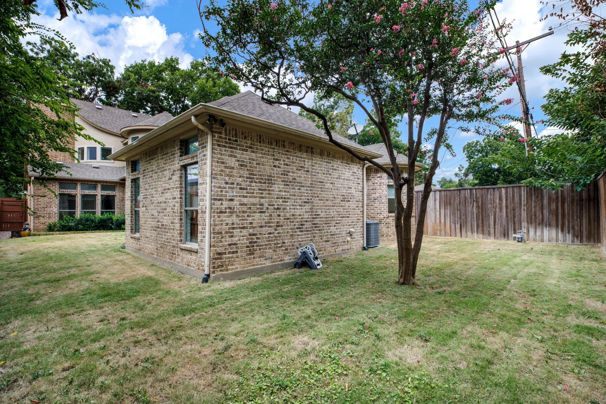 Single Family Residence For Rent in Dallas County , 3606 S Versailles Avenue, Dallas, Texas 75209, 3 Bedroom, 3 Bathroom, 2 Garage spaces, 3,570 Sqft, built in 2006, mls#21331671, Real Estate Agent in Dallas, Homes For Rent in Dallas county, Homes For Rent in Dallas, Realtor in Dallas Texas, Real Estate Brokerage Independent Realty Texas, Luminita Cordes Realtor