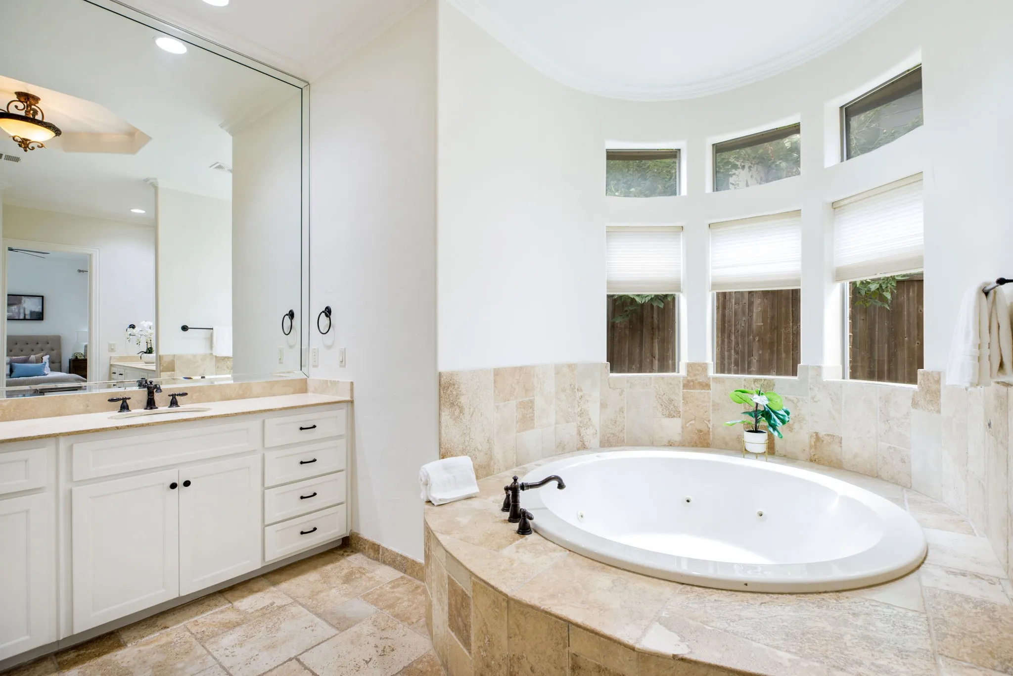Single Family Residence For Rent in Dallas County , 3606 S Versailles Avenue, Dallas, Texas 75209, 3 Bedroom, 3 Bathroom, 2 Garage spaces, 3,570 Sqft, built in 2006, mls#21331671, Real Estate Agent in Dallas, Homes For Rent in Dallas county, Homes For Rent in Dallas, Realtor in Dallas Texas, Real Estate Brokerage Independent Realty Texas, Luminita Cordes Realtor