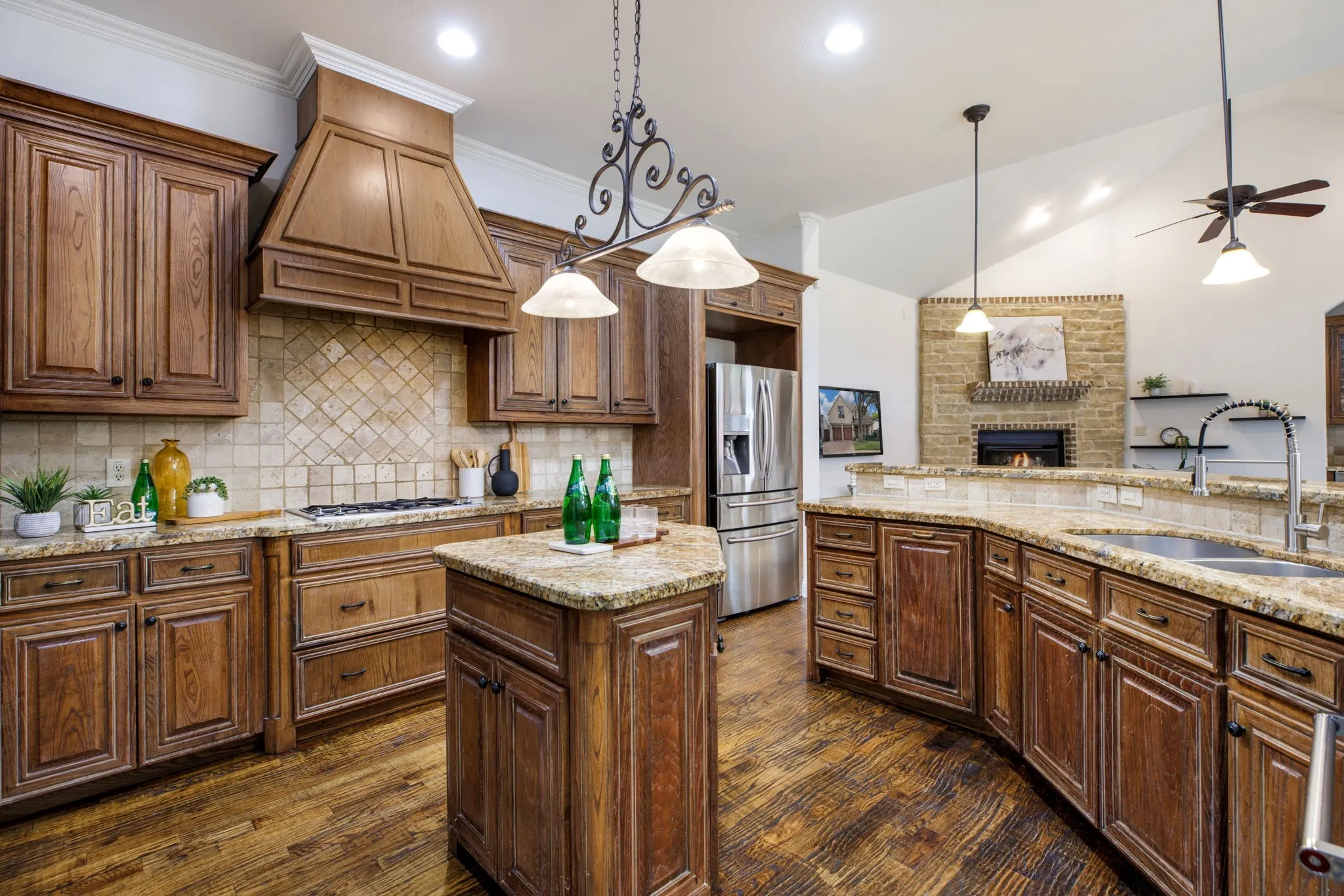 Single Family Residence For Rent in Dallas County , 3606 S Versailles Avenue, Dallas, Texas 75209, 3 Bedroom, 3 Bathroom, 2 Garage spaces, 3,570 Sqft, built in 2006, mls#21331671, Real Estate Agent in Dallas, Homes For Rent in Dallas county, Homes For Rent in Dallas, Realtor in Dallas Texas, Real Estate Brokerage Independent Realty Texas, Luminita Cordes Realtor