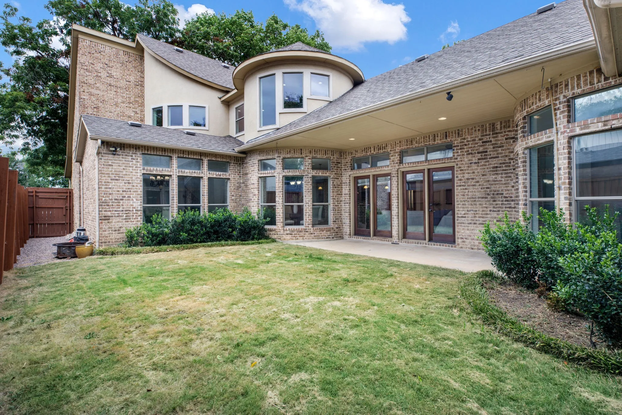 Single Family Residence For Rent in Dallas County , 3606 S Versailles Avenue, Dallas, Texas 75209, 3 Bedroom, 3 Bathroom, 2 Garage spaces, 3,570 Sqft, built in 2006, mls#21331671, Real Estate Agent in Dallas, Homes For Rent in Dallas county, Homes For Rent in Dallas, Realtor in Dallas Texas, Real Estate Brokerage Independent Realty Texas, Luminita Cordes Realtor
