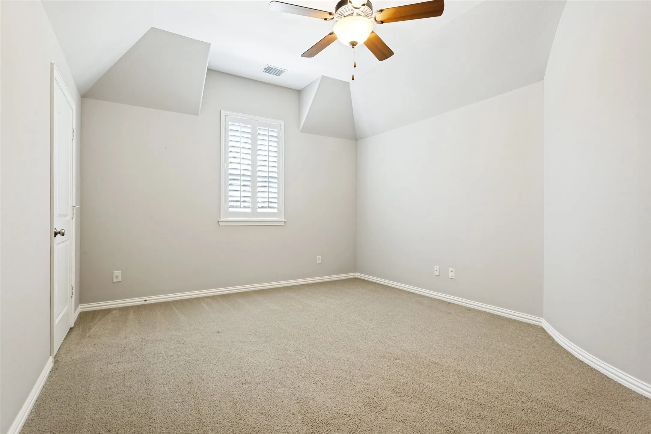 Single Family Residence For Sale in Collin County , 1312 Thornwood Drive, Murphy, Texas 75094, 5 Bedroom, 5 Bathroom, 3 Garage spaces, 4,768 Sqft, built in 2010, mls#21320256, Real Estate Agent in Murphy, Homes For Sale in Collin county, Homes For Sale in Murphy, Realtor in Murphy Texas, Real Estate Brokerage Independent Realty Texas, Luminita Cordes Realtor