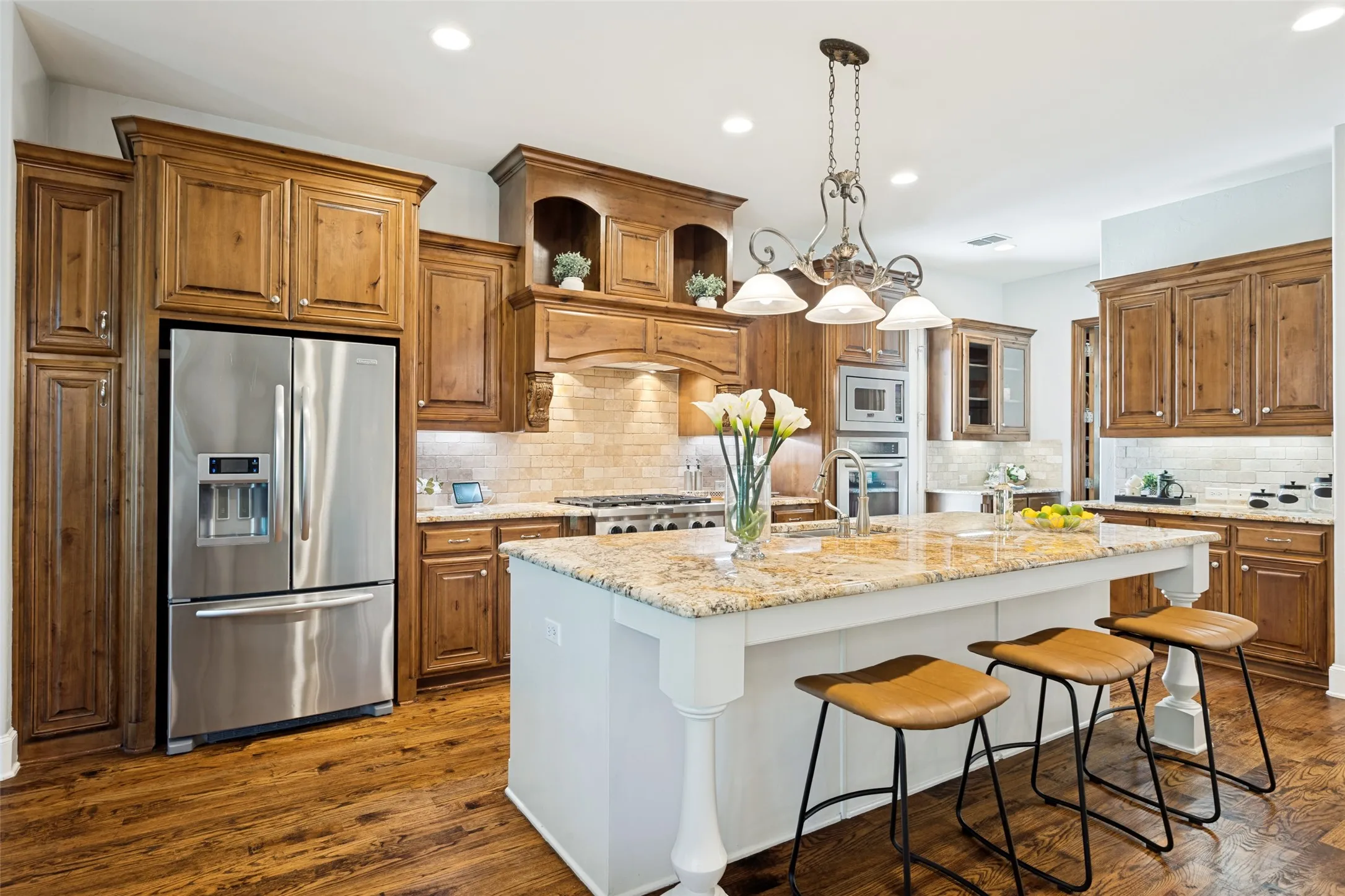 Single Family Residence For Sale in Collin County , 1312 Thornwood Drive, Murphy, Texas 75094, 5 Bedroom, 5 Bathroom, 3 Garage spaces, 4,768 Sqft, built in 2010, mls#21320256, Real Estate Agent in Murphy, Homes For Sale in Collin county, Homes For Sale in Murphy, Realtor in Murphy Texas, Real Estate Brokerage Independent Realty Texas, Luminita Cordes Realtor